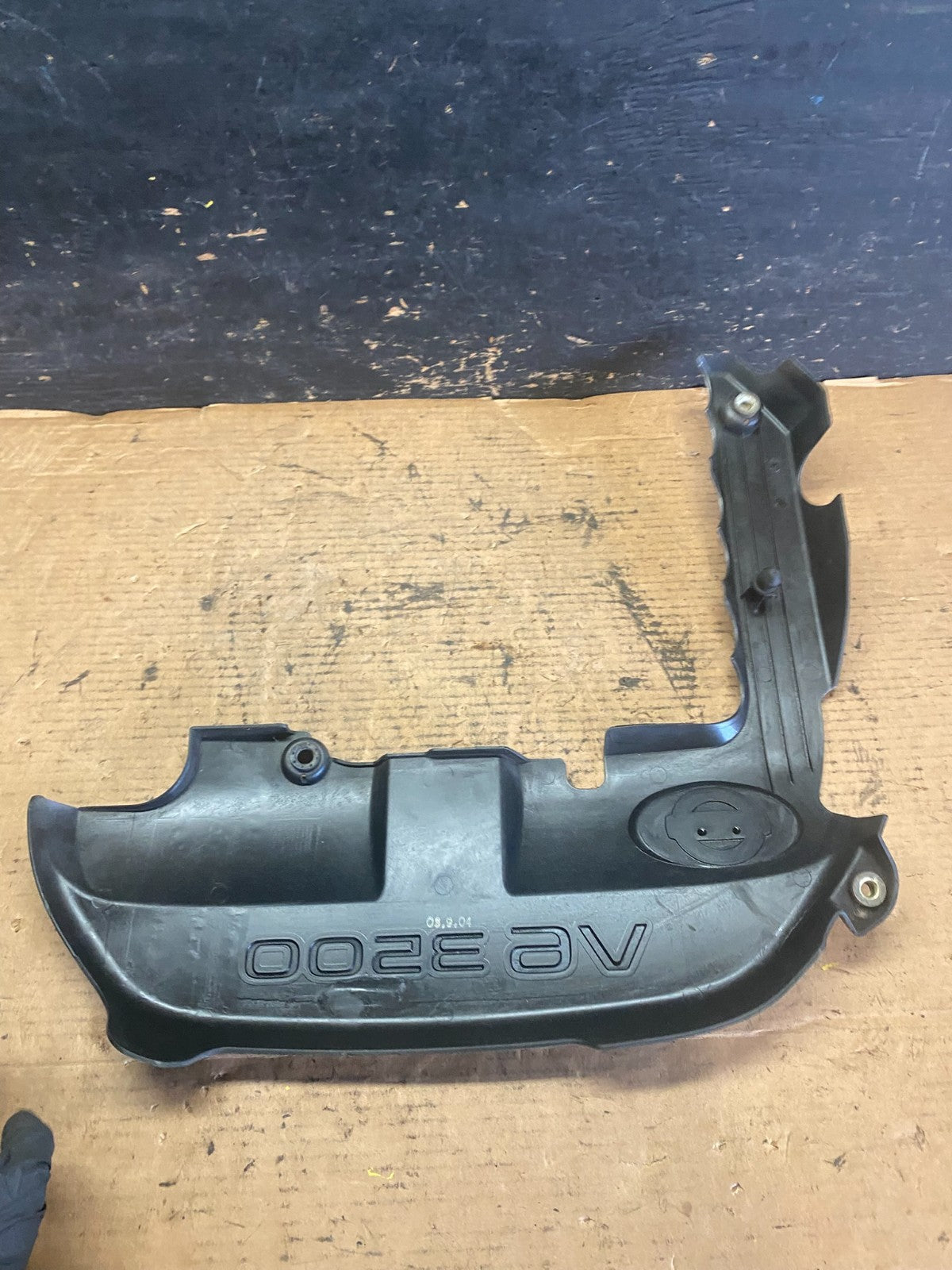 2001 to 2004 Nissan Pathfinder Engine Cover Ornament S1123 DG4