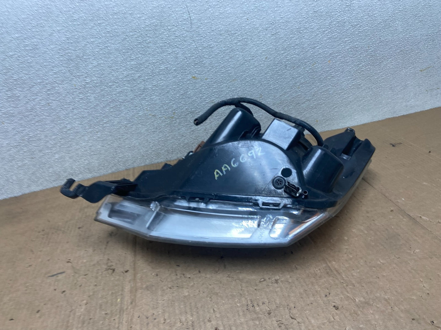 2008 2009 2010 2011 Ford Focus Right Passenger Rh Side Headlight AA6692 DW7