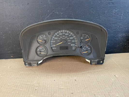 2004 to 2007 Chevrolet Express Speedometer Cluster Gauge AE3664 DG0