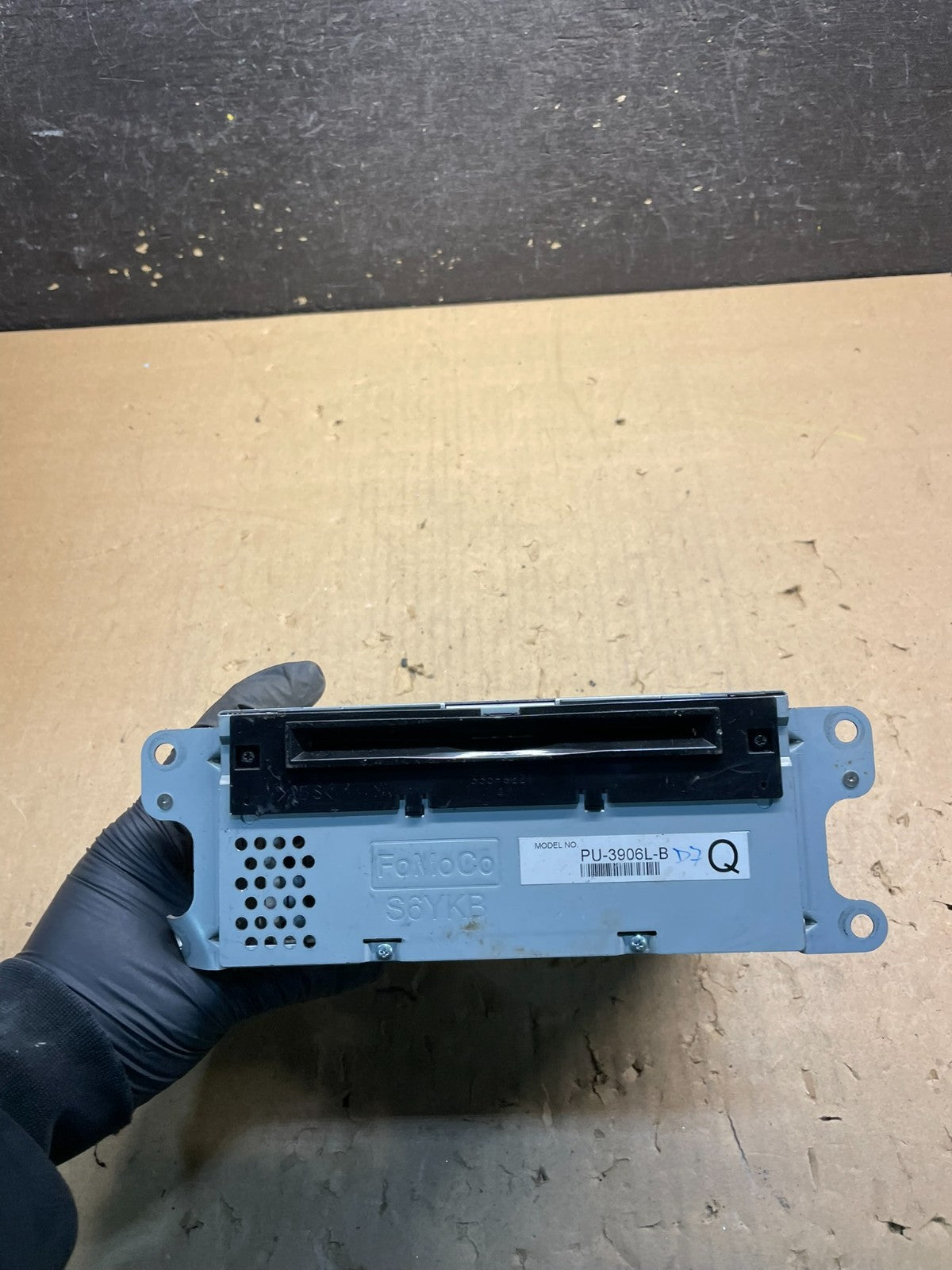 2012 to 2014 Ford Edge AM/FM Radio Reciever OEM w4384 DG0