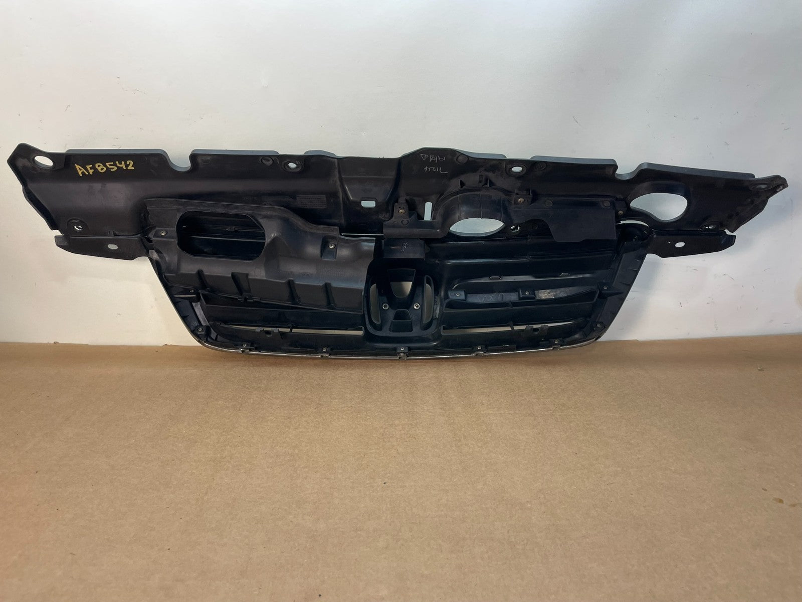 2002 to 2004 Honda CR-V CRV Front Upper Grille Grill Chrome AF8542 DG3