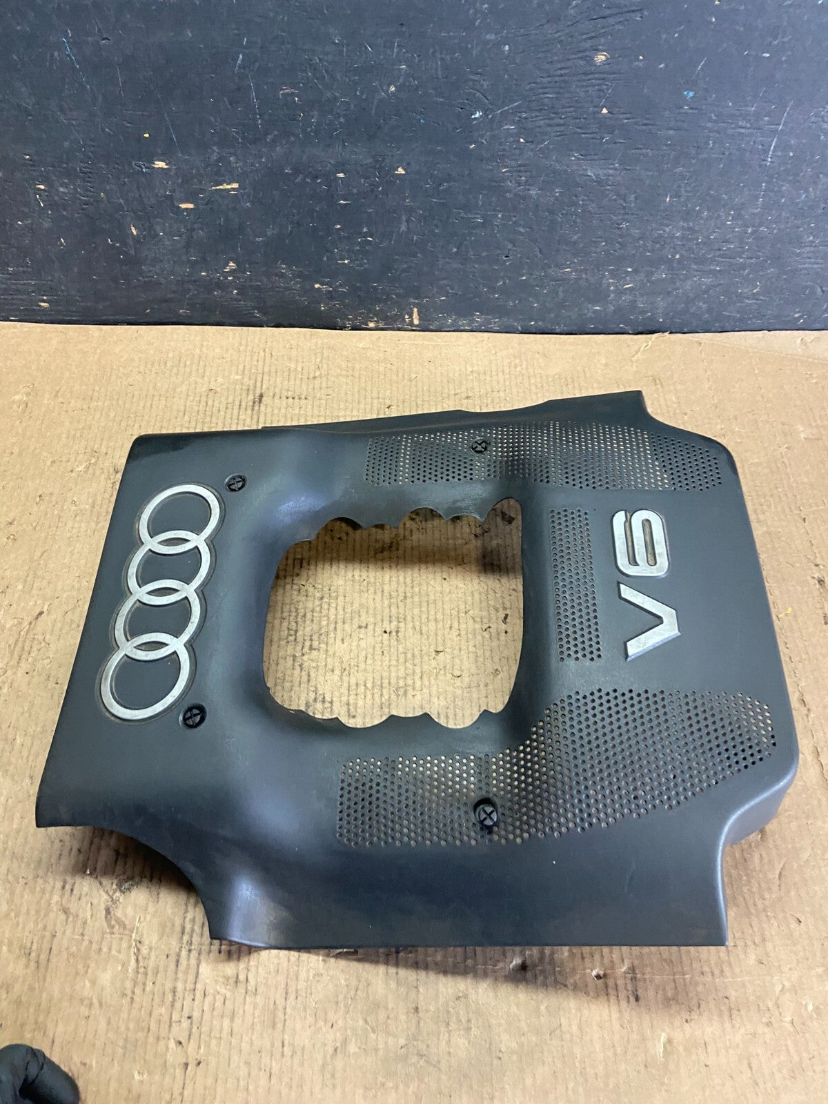 1998 to 2001 Audi A4 A6 V6 Engine Cover Top Lid Trim N9107 PS3