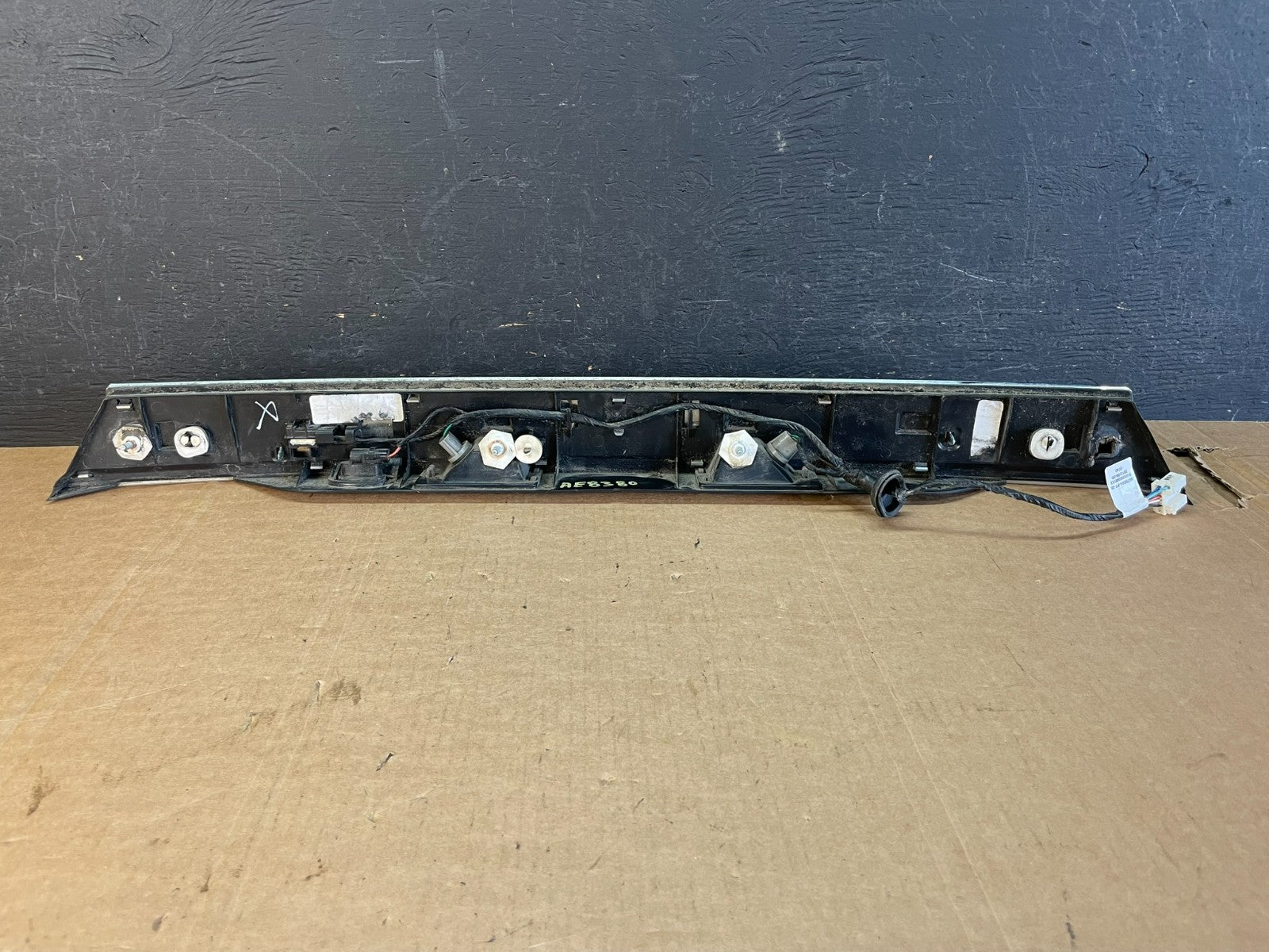 2011-2013 Jeep Grand Cherokee Liftgate Garnish Molding Trim W/O Camera AE8380 DG3
