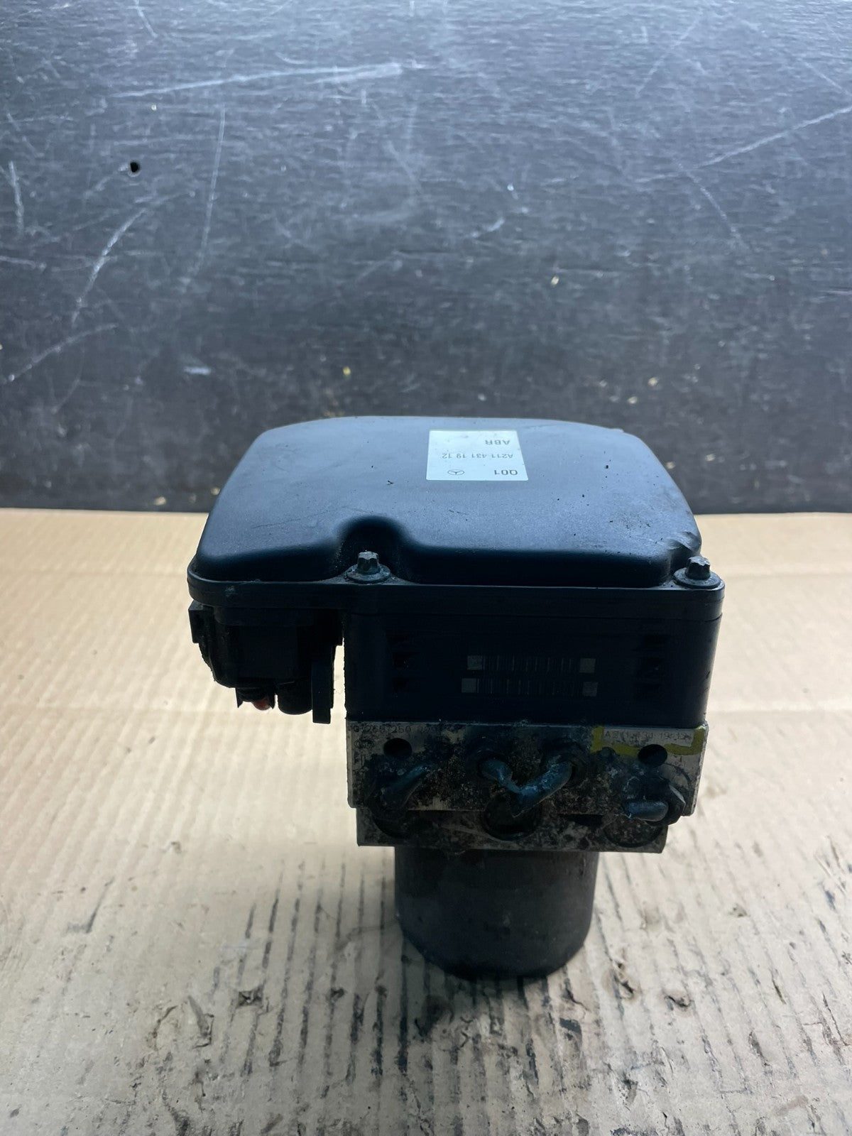 2006 to 2009 Mercedes E350 ABS Anti Lock Brake Pump A2114311912 x8795 DG3
