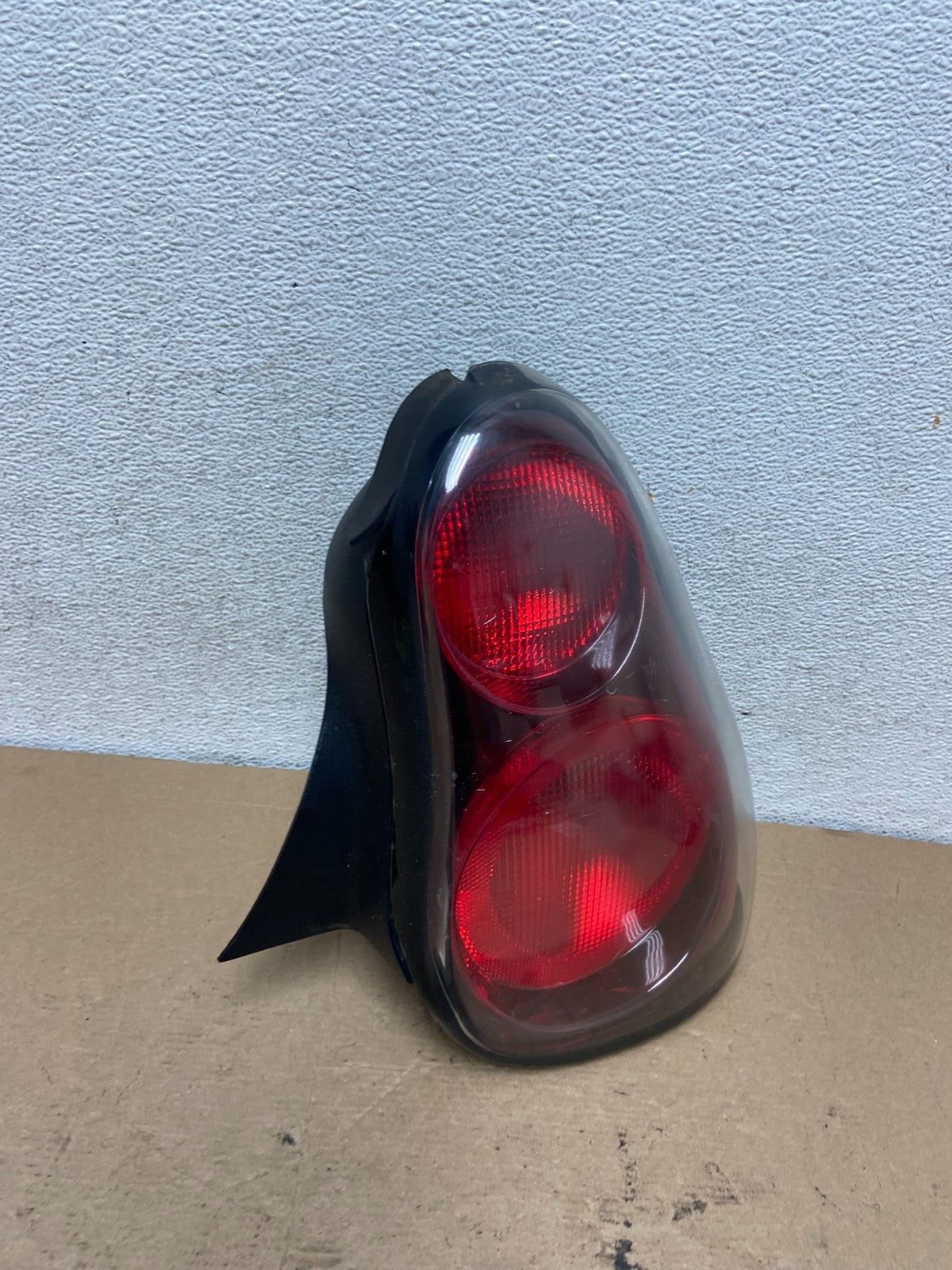 2000 to 2005 Chevrolet Monte Carlo Right Passenger RH Side Tail Light AF4850 DW2