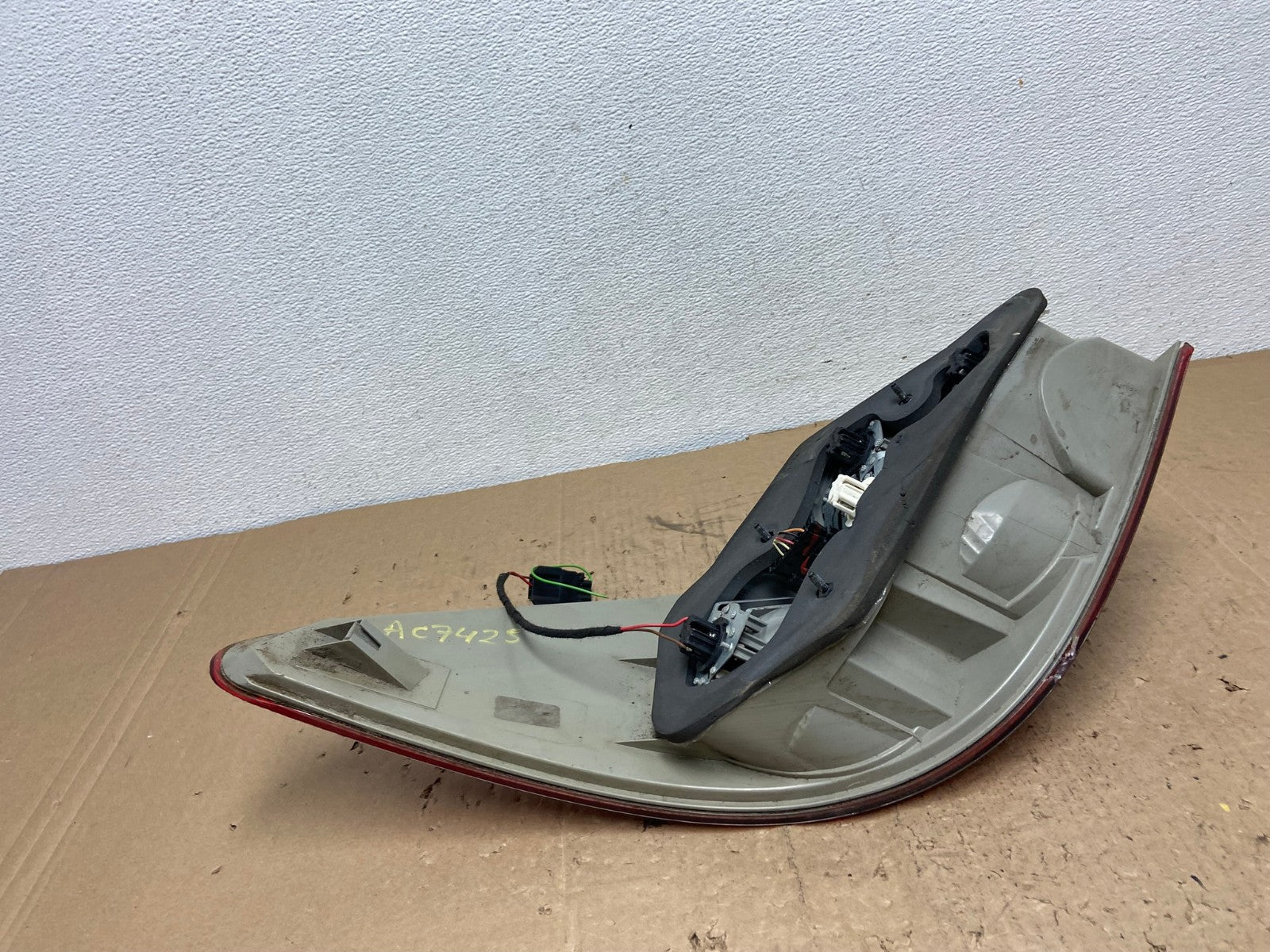 2006 to 2010 Mercedes W251 R-Class Left Driver LH Side Tail Light AC7425 LK7