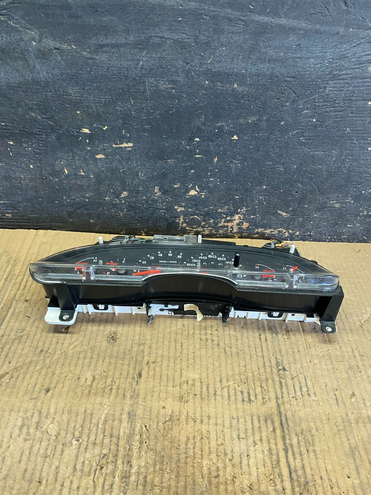 2006 Ford E350 Gauge Speedometer Cluster OEM s8724 DG3