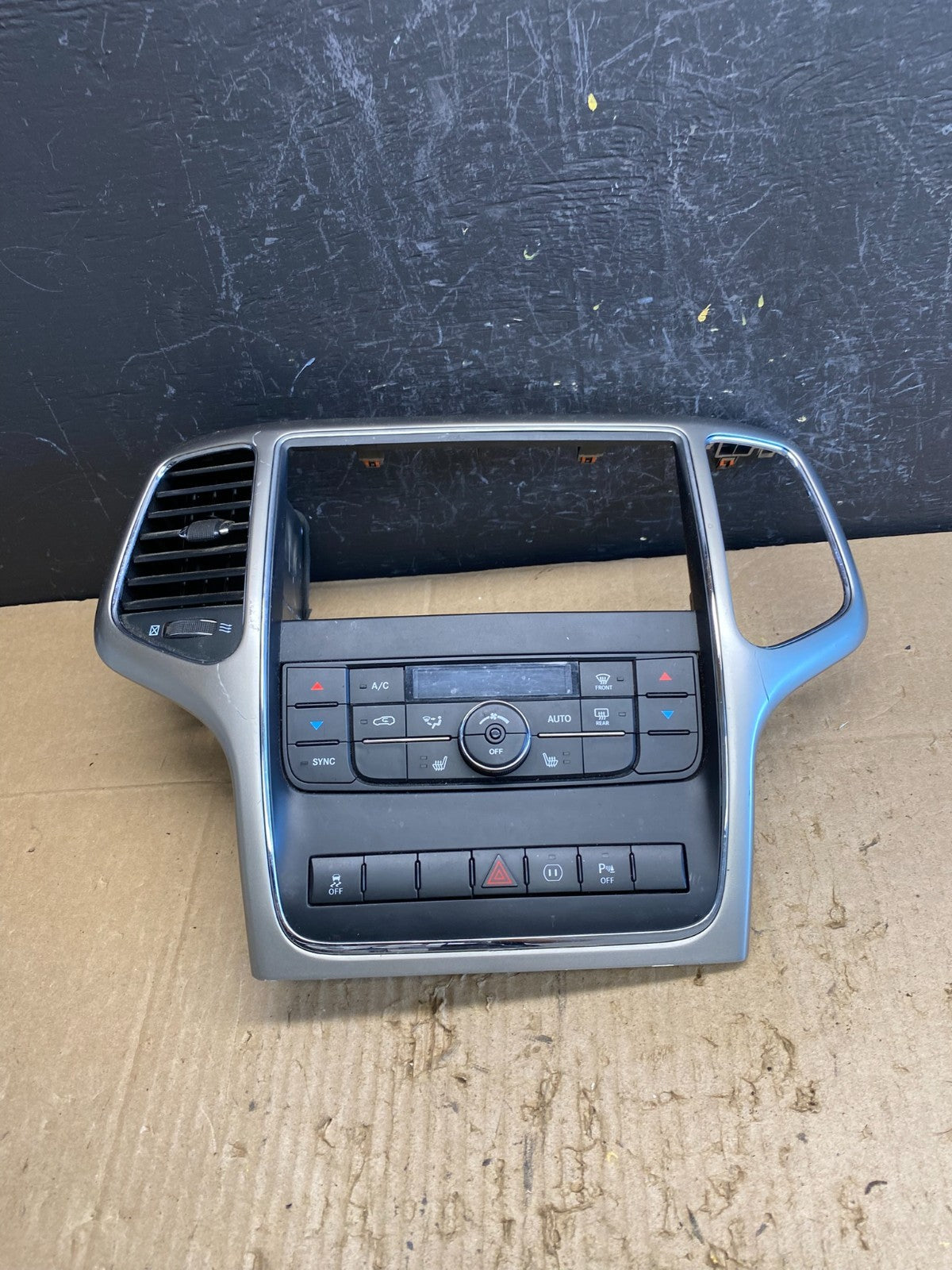 2011-2013 Jeep Grand Cherokee Center Radio Climate Control Bezel Vent ac4841 DG0