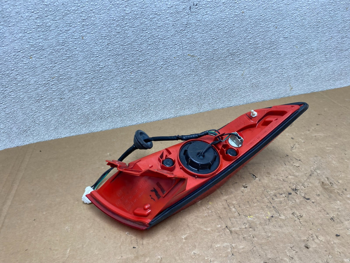 2003 to 2008 Infiniti FX35 FX45 Right Passenger RH Side Tail Light V5176 DW5