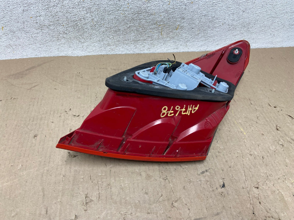 2008 2009 2010 2011 Mercedes C-Class Right Passenger Tail Light AH7678 LK4