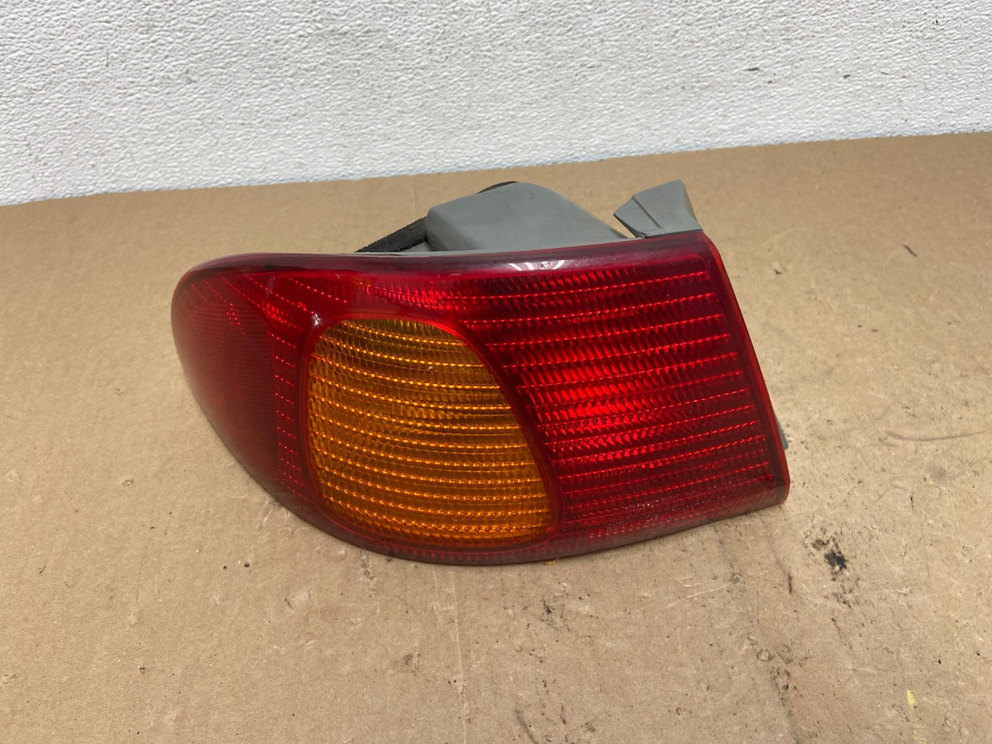 1998 1999 2000 Toyota Corolla Left Driver Lh Side Tail light AC5847 LK0