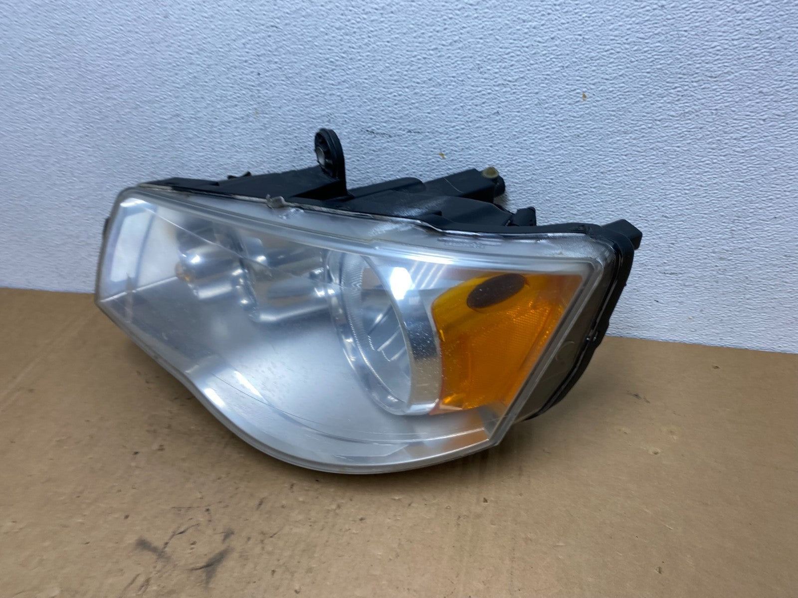 2008 to 2016 Chrysler Town and Country Left Driver Lh Side Headlight AD2807 DW1