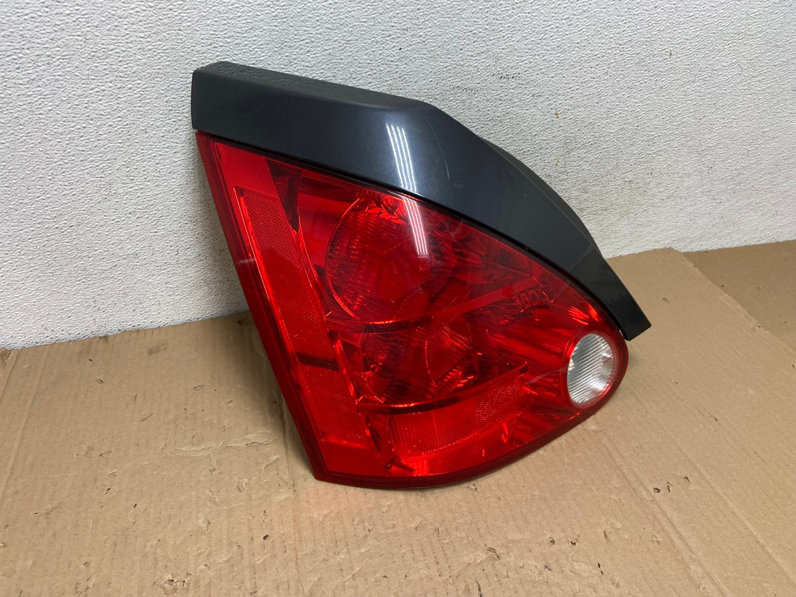 2004 2005 2006 2007 2008 Nissan Maxima Left Driver Lh Tail Light AE8986 LK2