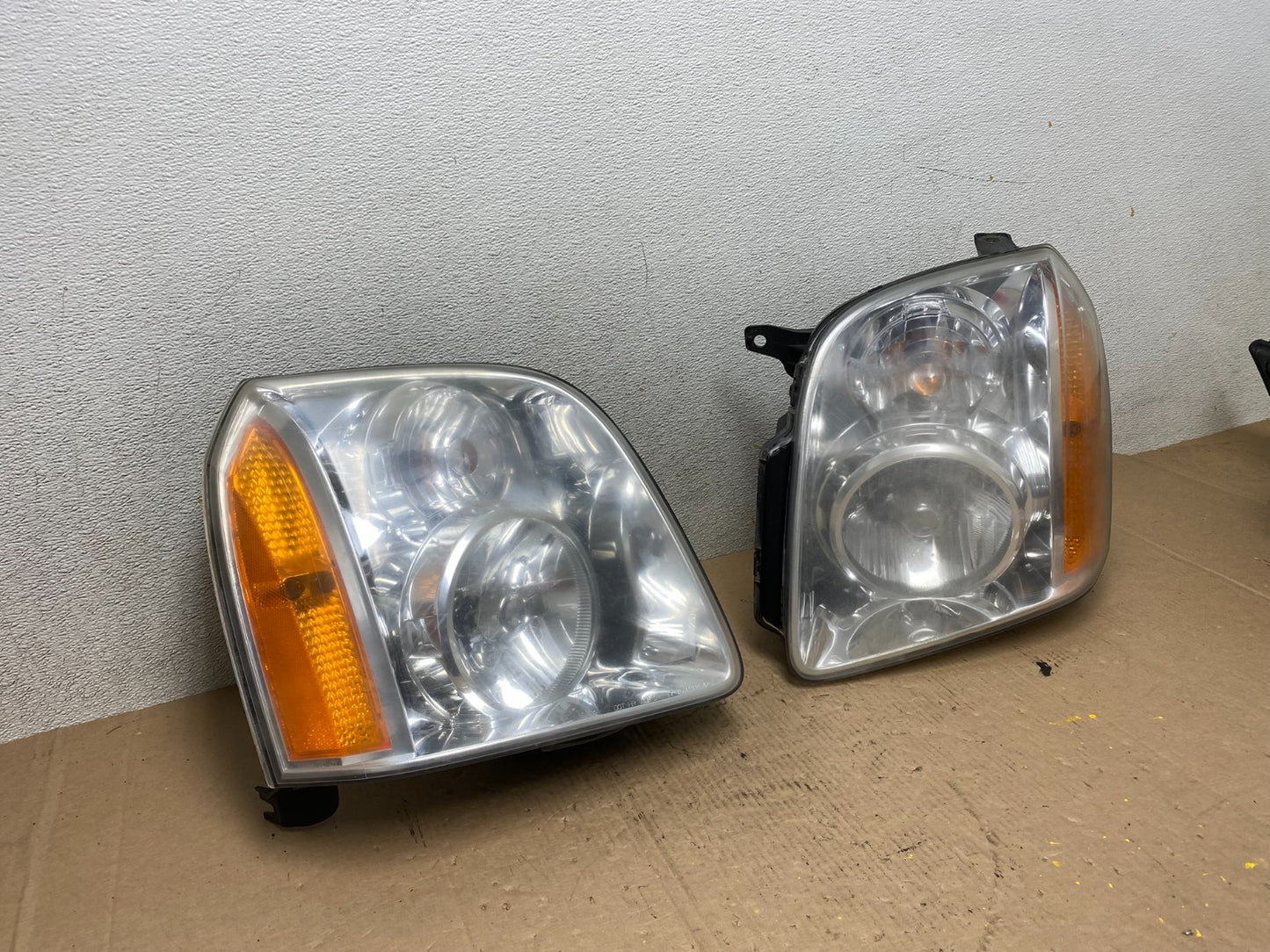 2007 - 2014 GMC Yukon Halogen Headlights Left+Right Side Set Q1717 DW2