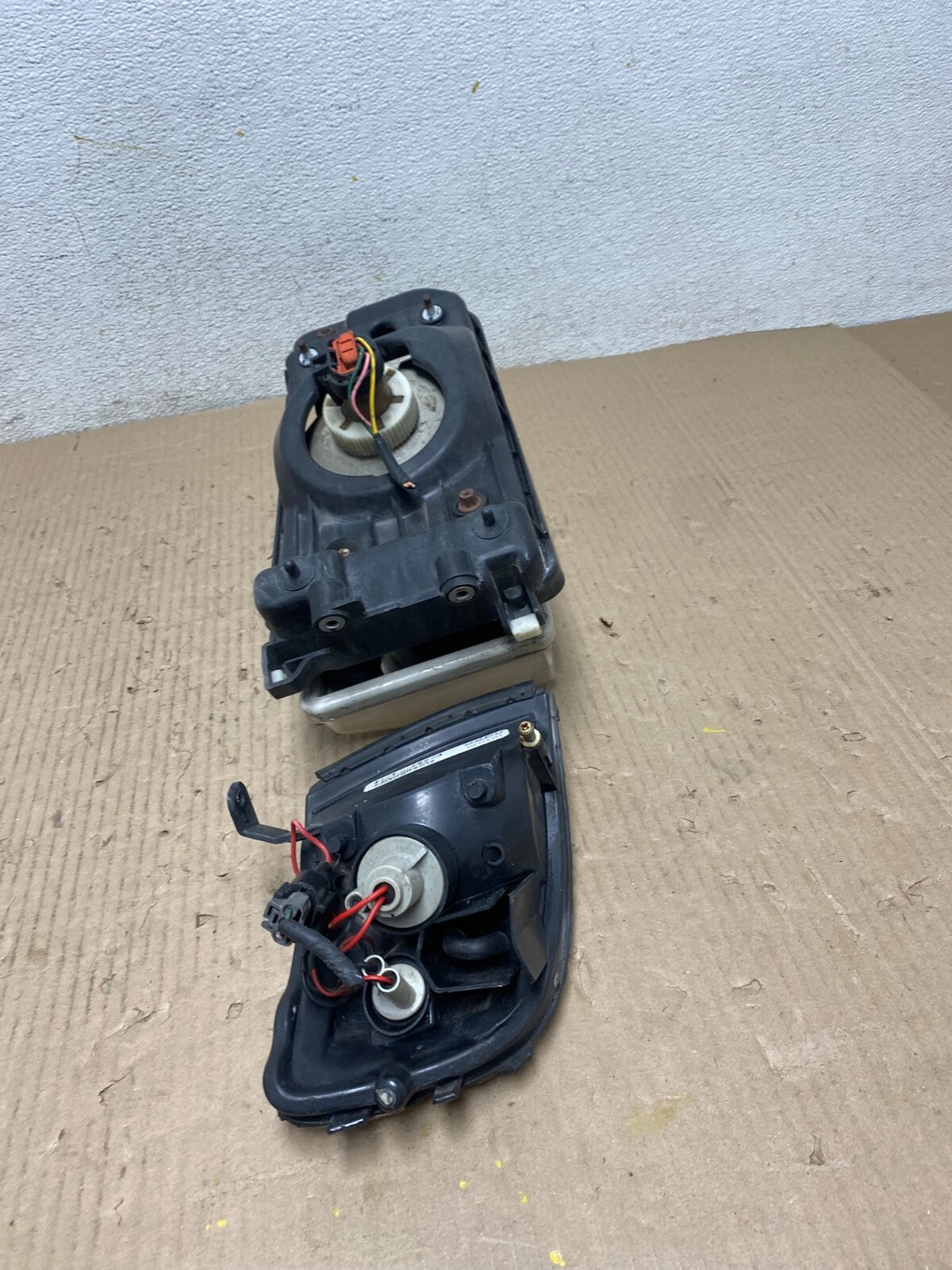 1997 to 1999 Nissan Maxima Left Driver Side Headlight Halogen OEM L5980 DW10