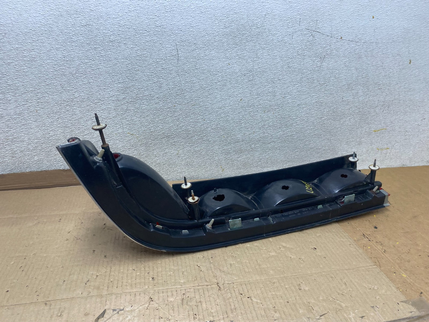 1991 to 1996 Buick Roadmaster Right Passenger RH Tail Light U2957 DG8