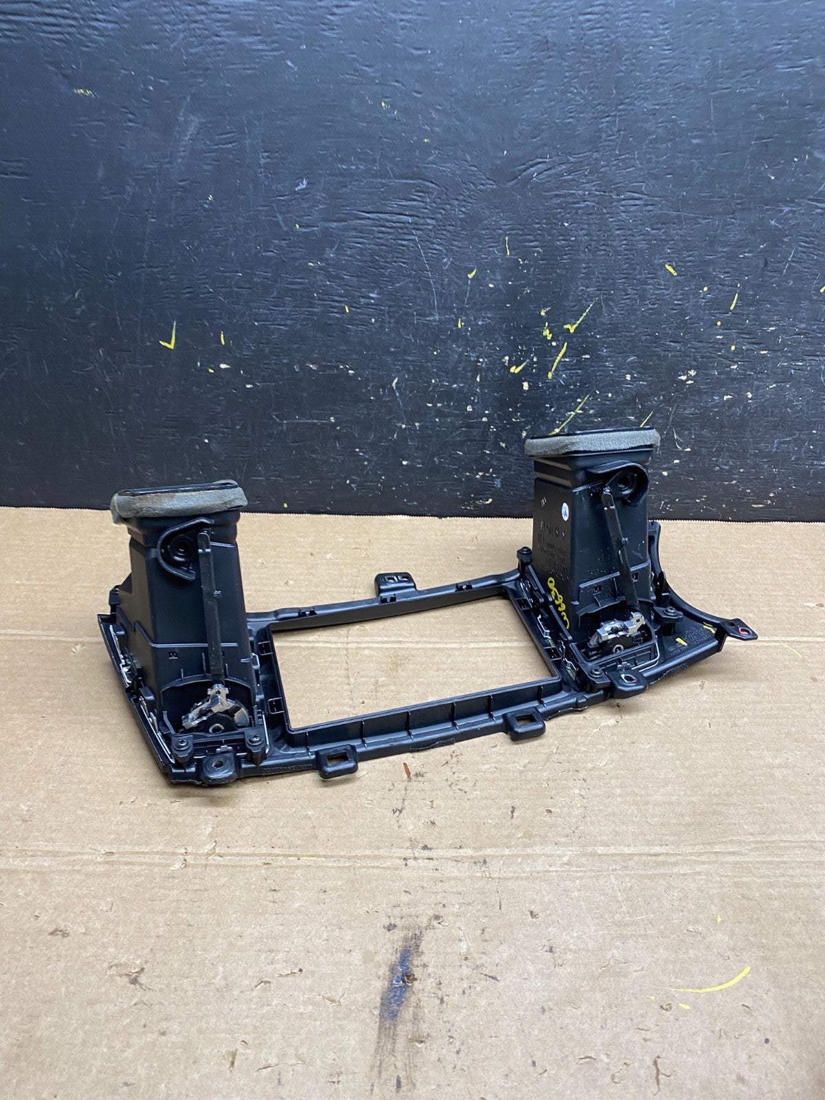 2014 2015 2016 Kia Cadenza Radio Screen Bezel Trim Vents Panel OEM W6630 DG4