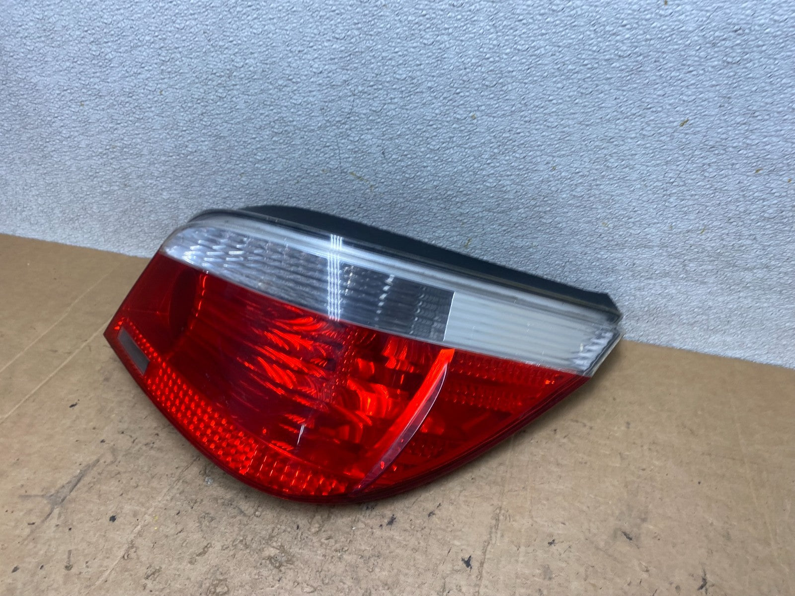 2004 - 2007 BMW 5 Series E60 Right Passenger RH Side Tail Light OEM T5415 DW1