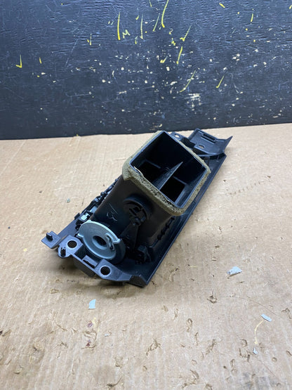 2006 to 2011 Cadillac DTS Dash Center Air Vent Heater Bezel OEM z4336 DG4