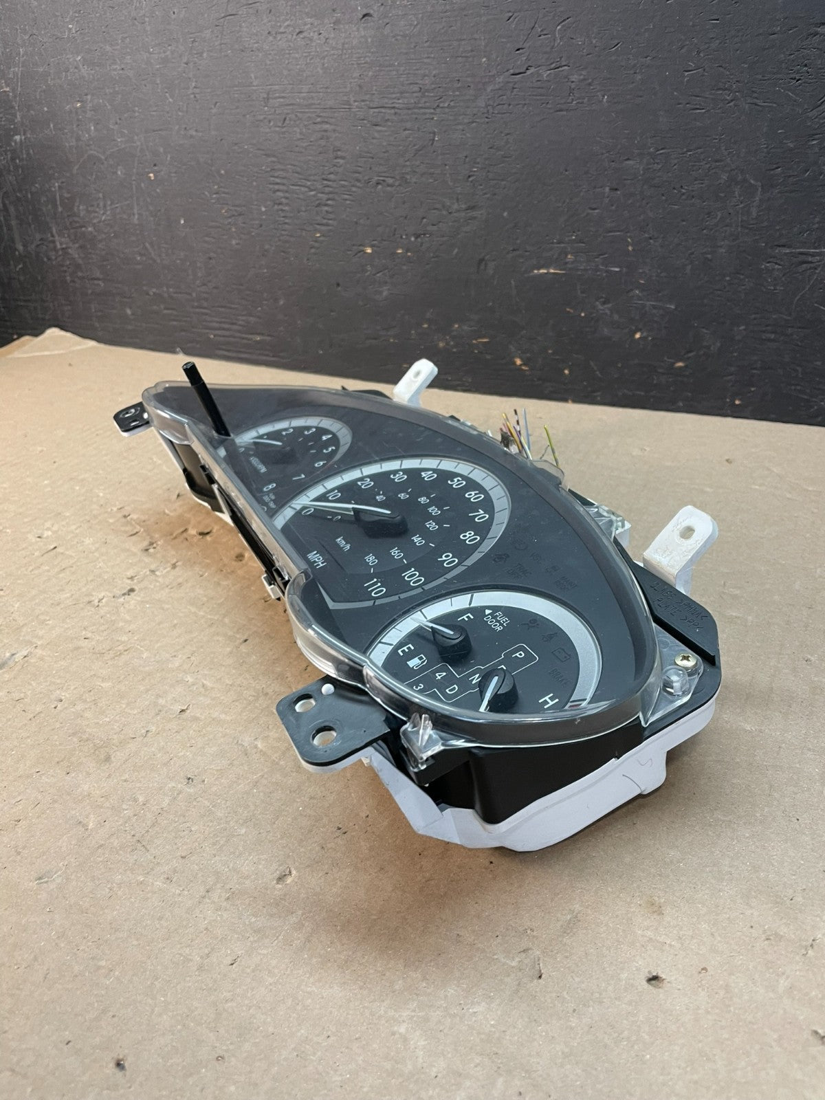 2004 2005 Toyota Sienna Speedometer Cluster Gauge AE3370 DG2