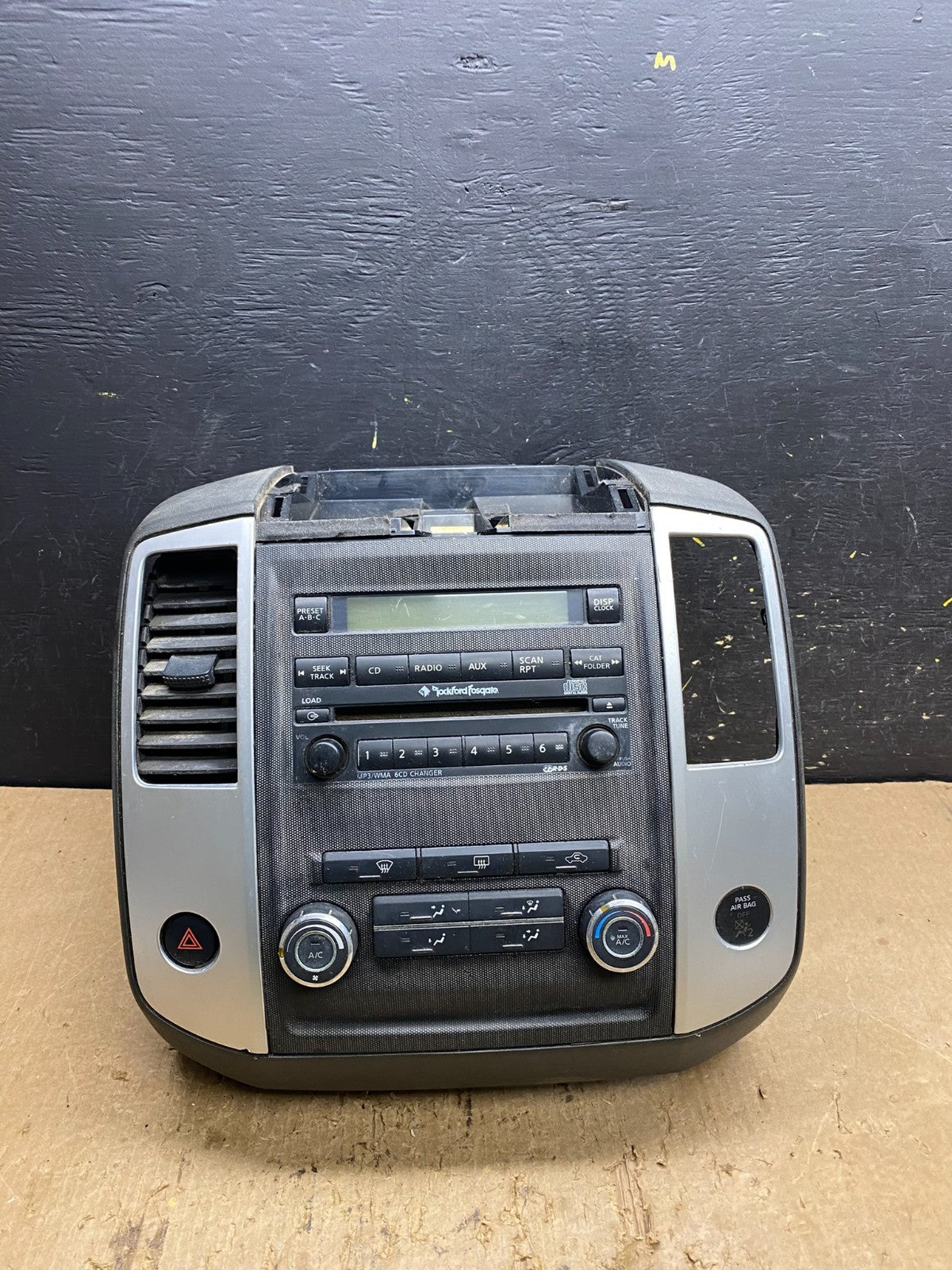 2009-2012 Nissan Frontier Xterra Radio Climate Control Bezel Center Z7585 DG0