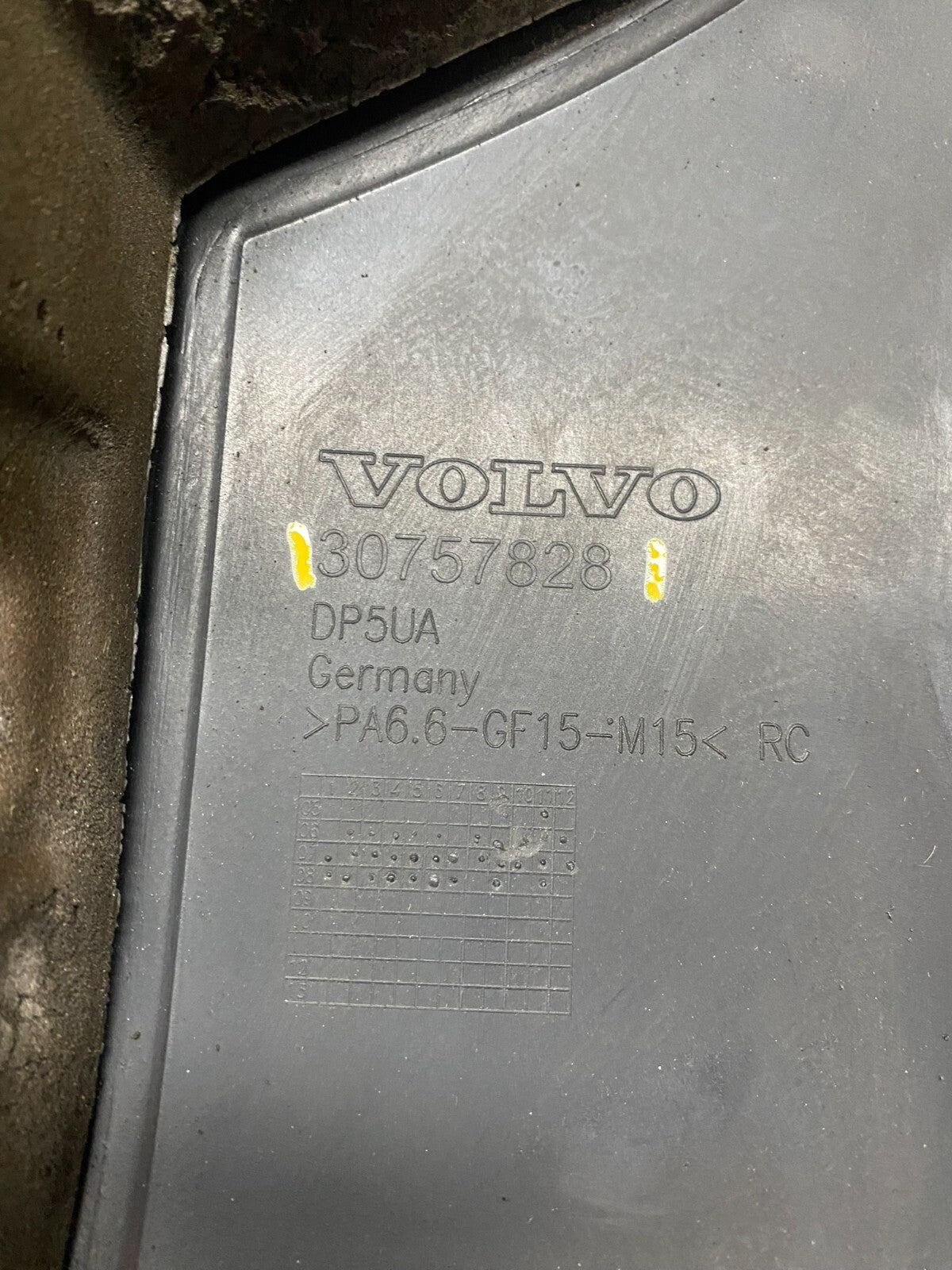 2007 to 2014 Volvo XC90 OEM 3.2L Upper Top Engine Motor Dust Cover Oem AC2330 DG8
