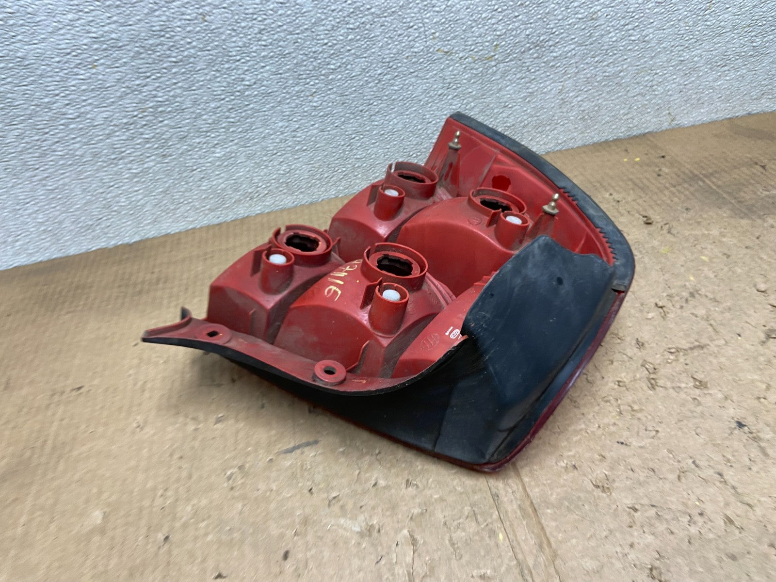 2001 Kia Spectra Right Passenger Side Tail Light AA7116 DG6