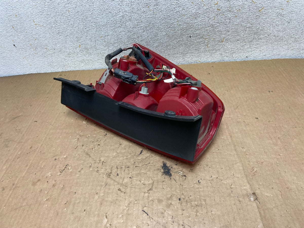 2009 to 2010 Kia Sportage Right Passenger RH Side Tail Light AI9321 DW5