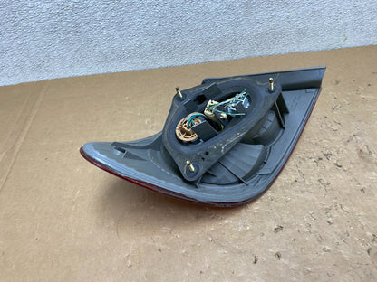 2003 to 2005 Toyota Corolla Right Passenger RH Side Tail Light Oem V5579 DW4