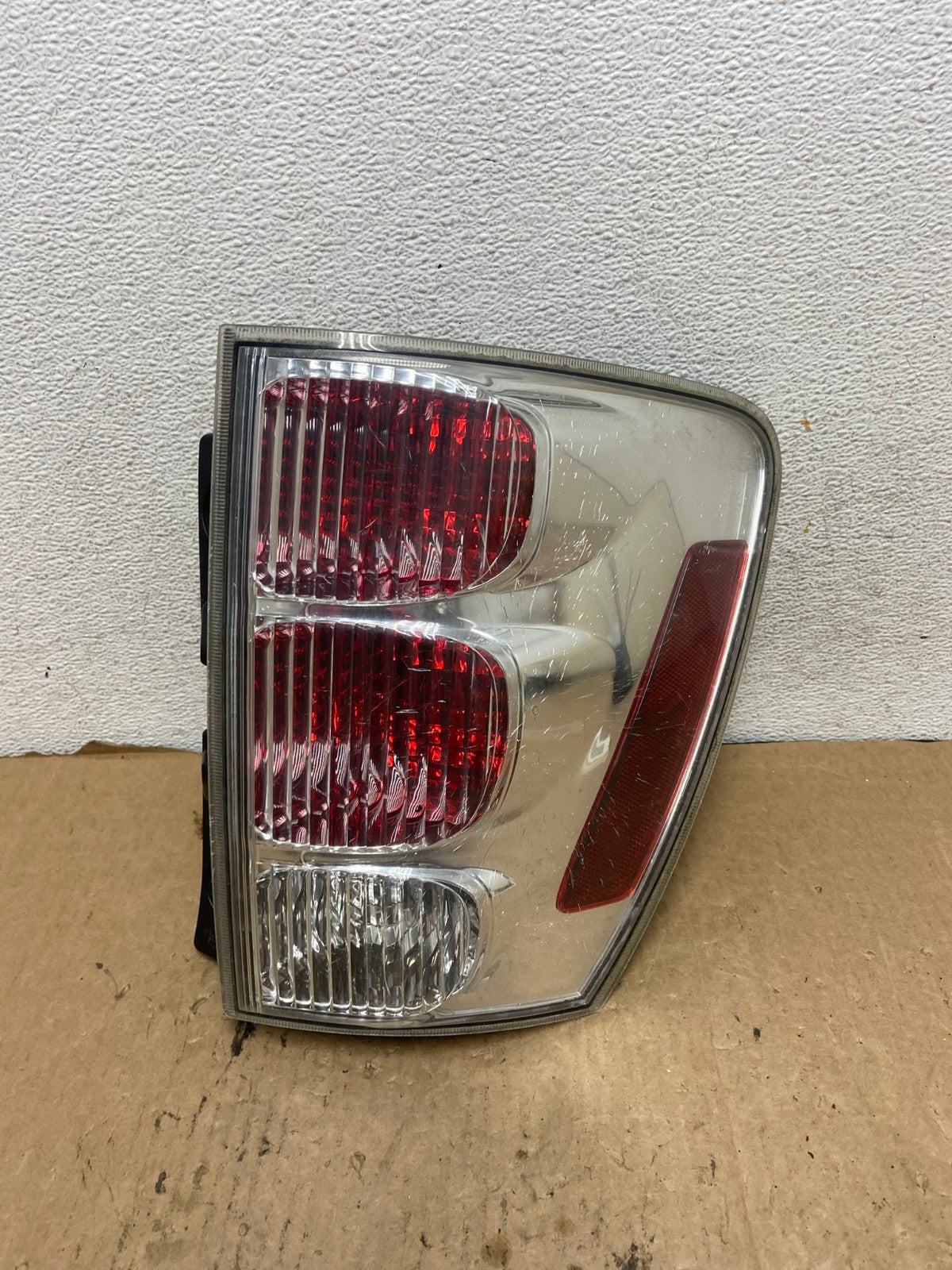 2005 to 2008 Chevrolet Equinox Right Passenger Rh Side Tail Light AG2381 LK0