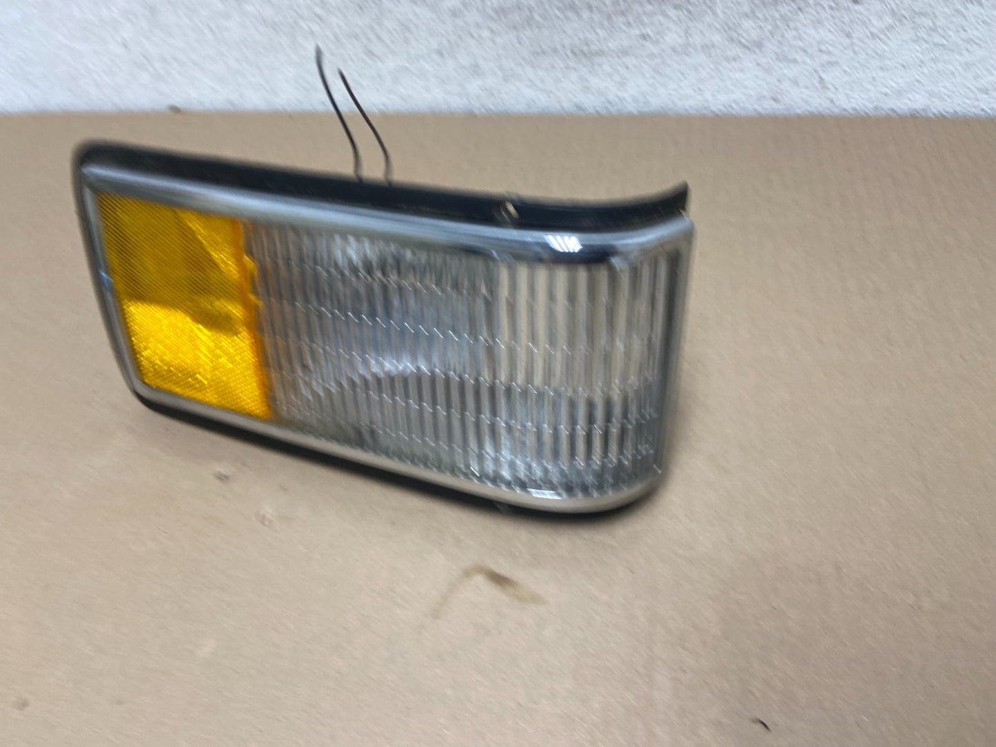 1989 to 1993 Cadillac Deville Front Right Passenger RH Turn Signal AG5820 DG1