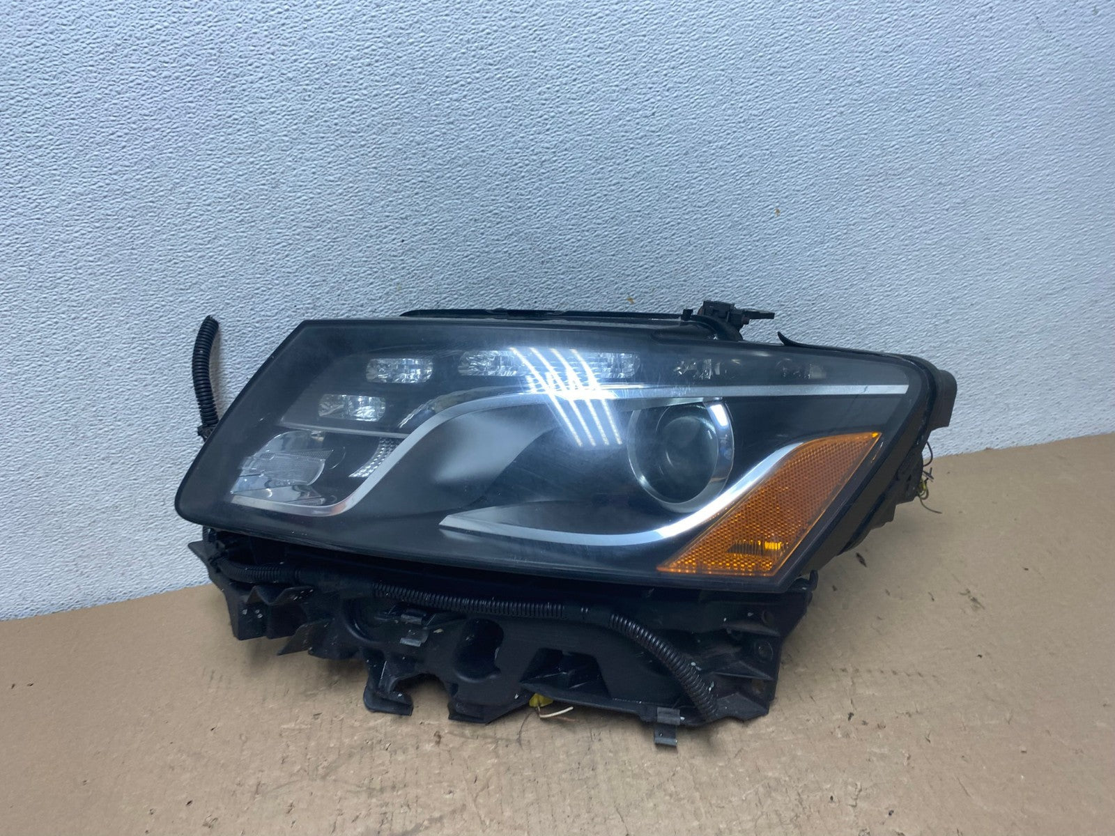 2009-2012 Audi Q5 Left Driver LH Side Xenon HID Headlight AF4233 LK0