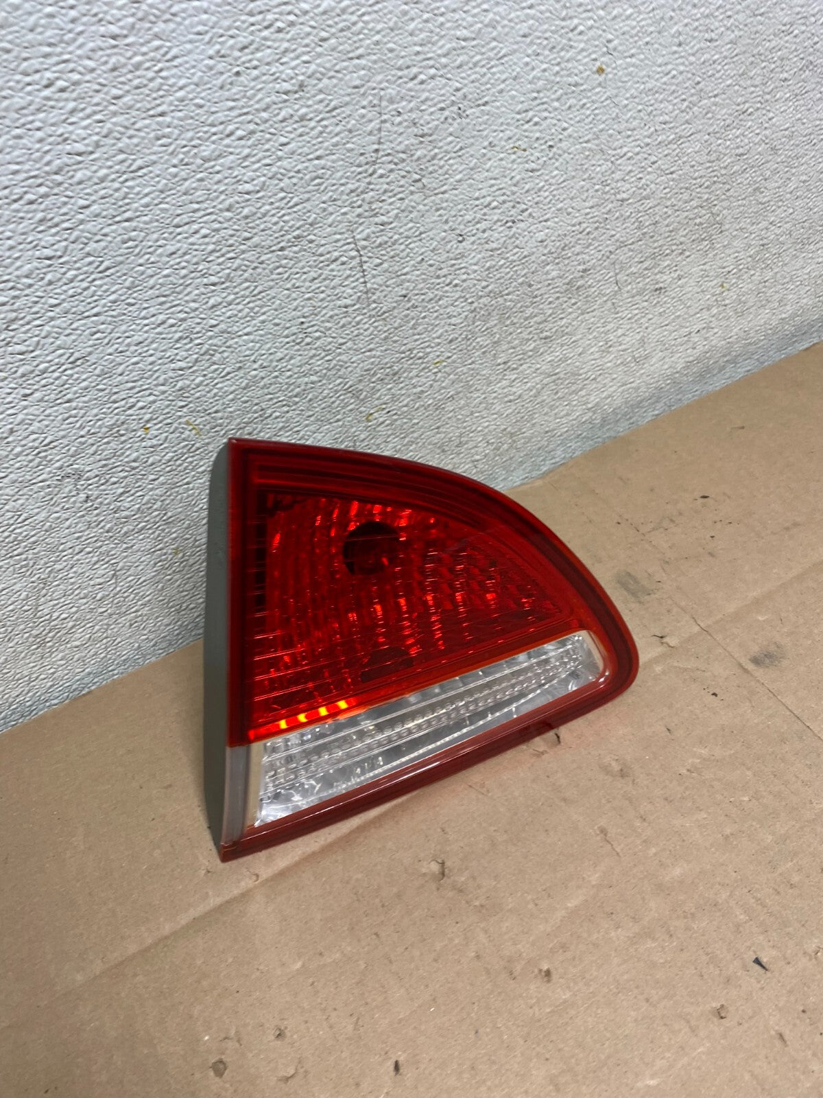 2007 to 2012 Hyundai Veracruz Right Passenger RH Inner Tail Light OEM I4189 DW2
