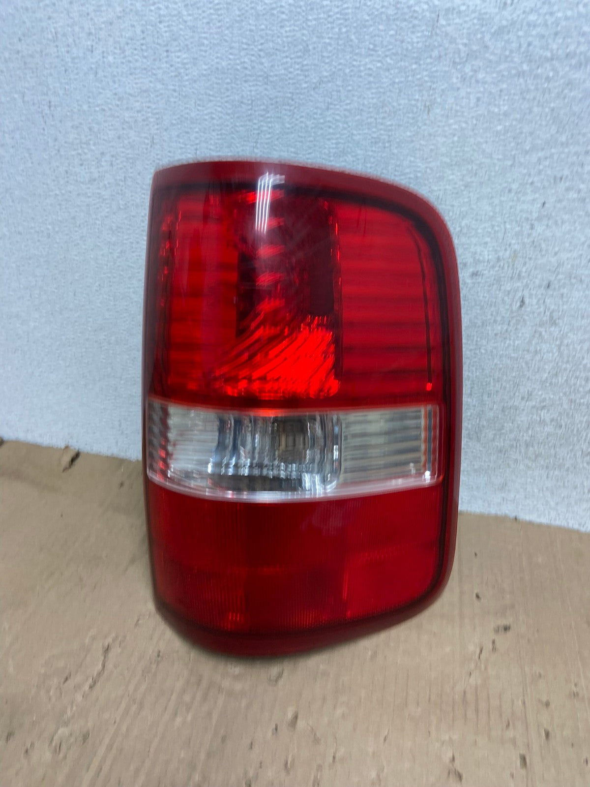2004 to 2008 Ford F150 F-150 Right Passenger RH Side Tail Light AE9207 LK0