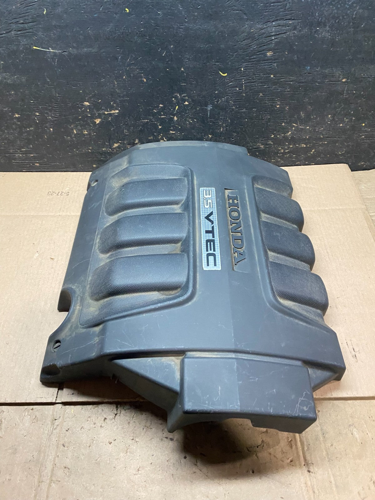 2005 to 2007 Honda Odyssey Black Engine Cover OEM W2467  DG2