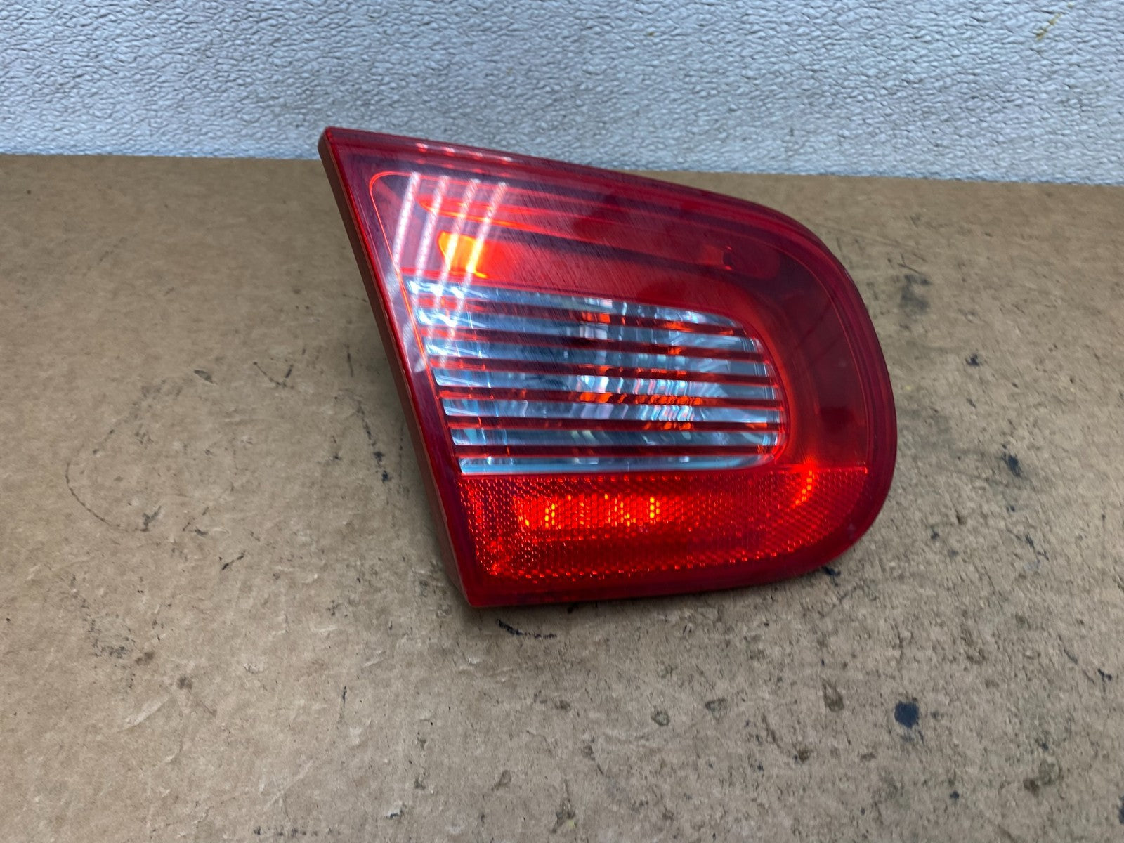2007 - 2011 Volkswagen Eos Left Driver Tail Light Inner S9489 DW0
