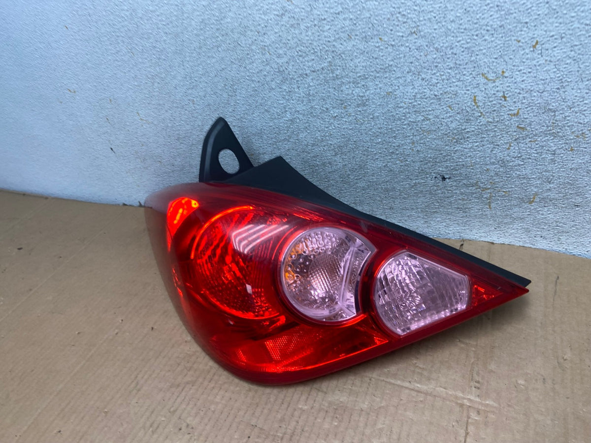 2007 - 2012 Nissan Versa Hatchback Left Driver Side Lh Tail Light AI6983 LK1