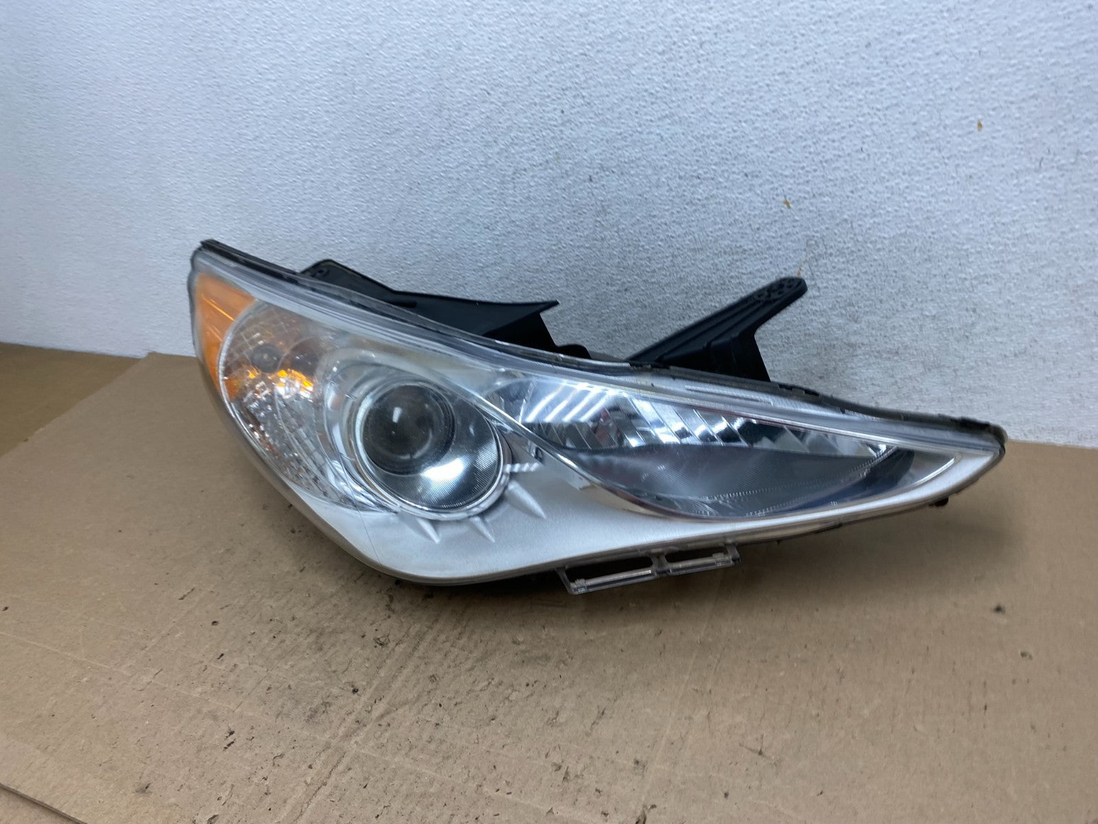 2011 - 2014 Hyundai Sonata Right Passenger Rh Side Headlight Halogen AE6470 DW1
