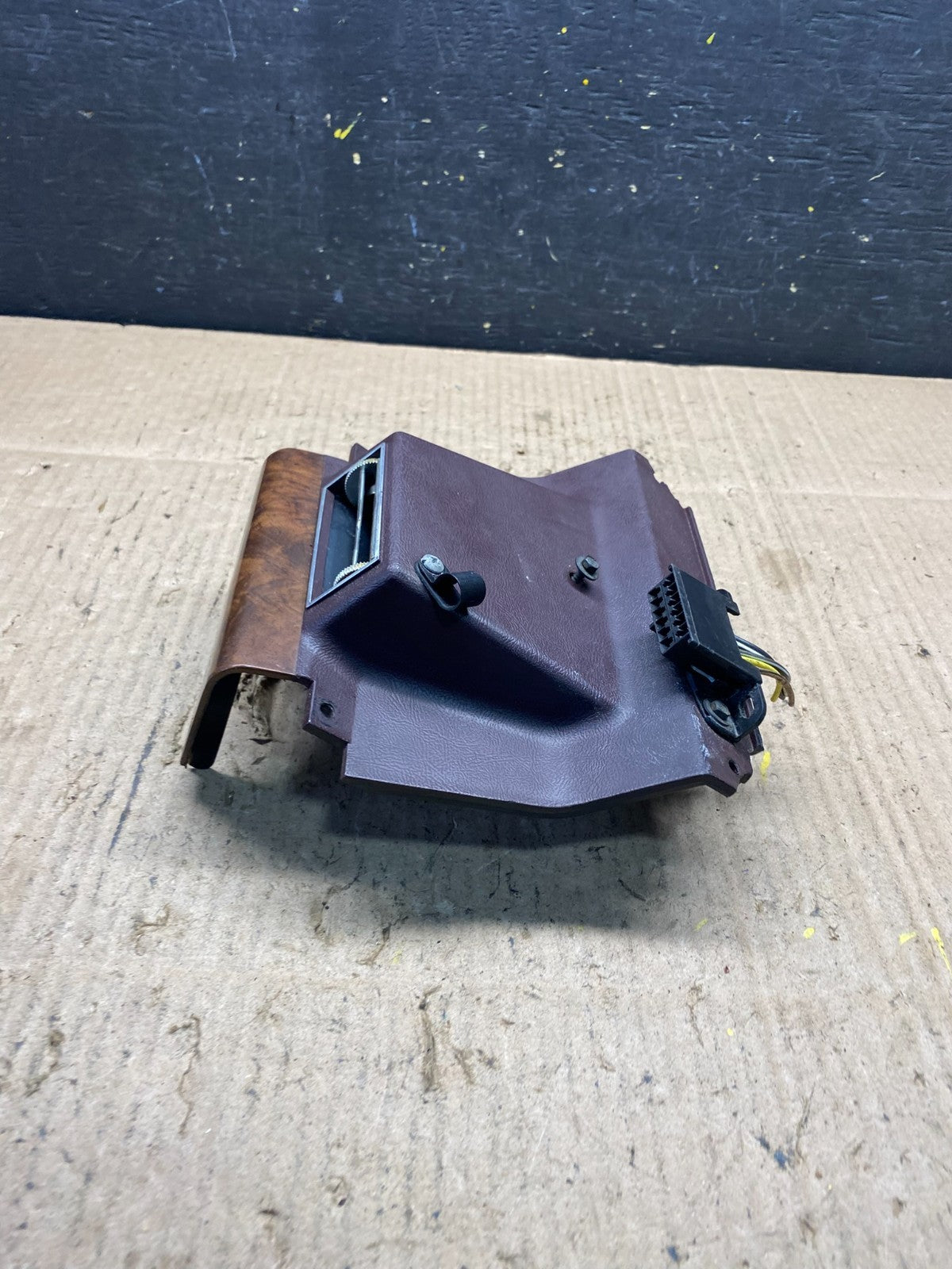1979 -1985 Oldmobile Toronado Lower Dash Under Steering Column Trim Vent P35742