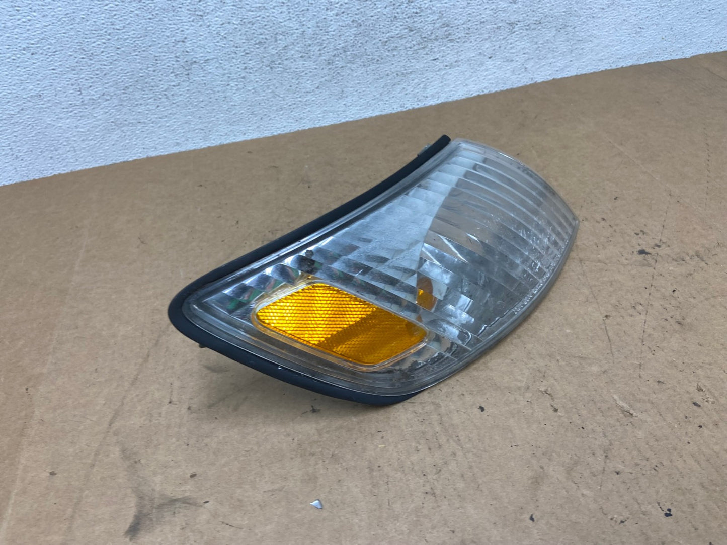 2000 to 2001 Lexus ES300 Right Passenger RH Side Turn Signal AE3146 LK2