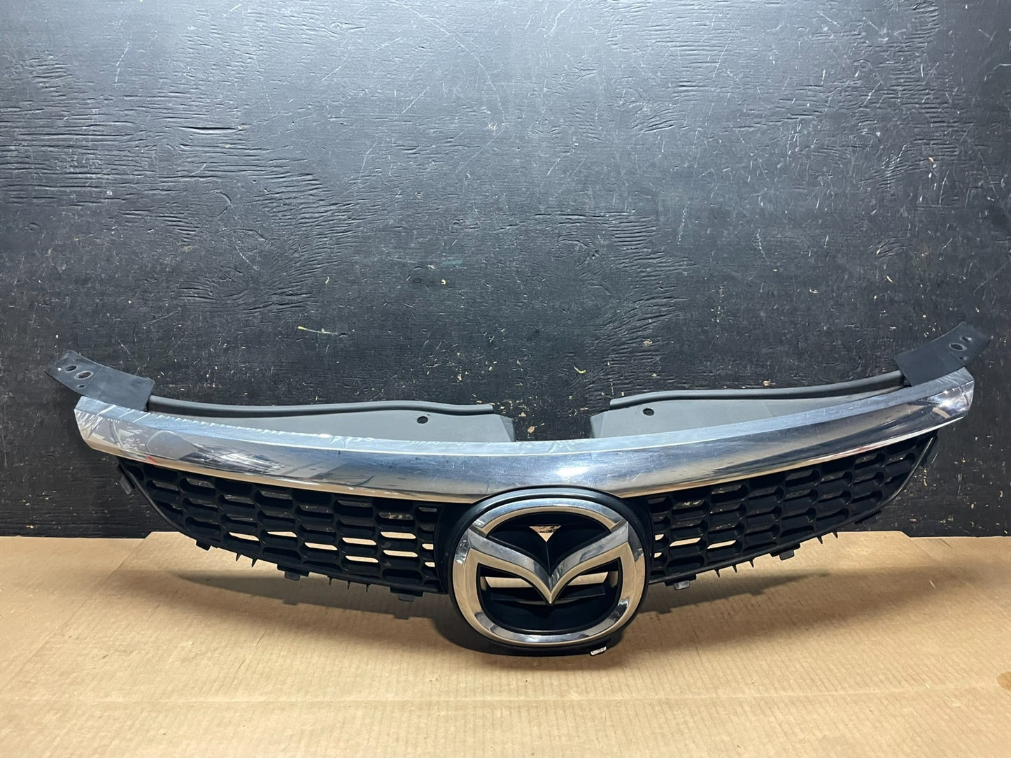 2007 - 2009 Mazda CX9 CX-9 Front Upper Grill Grille Emblem OEM aa9087 DG0