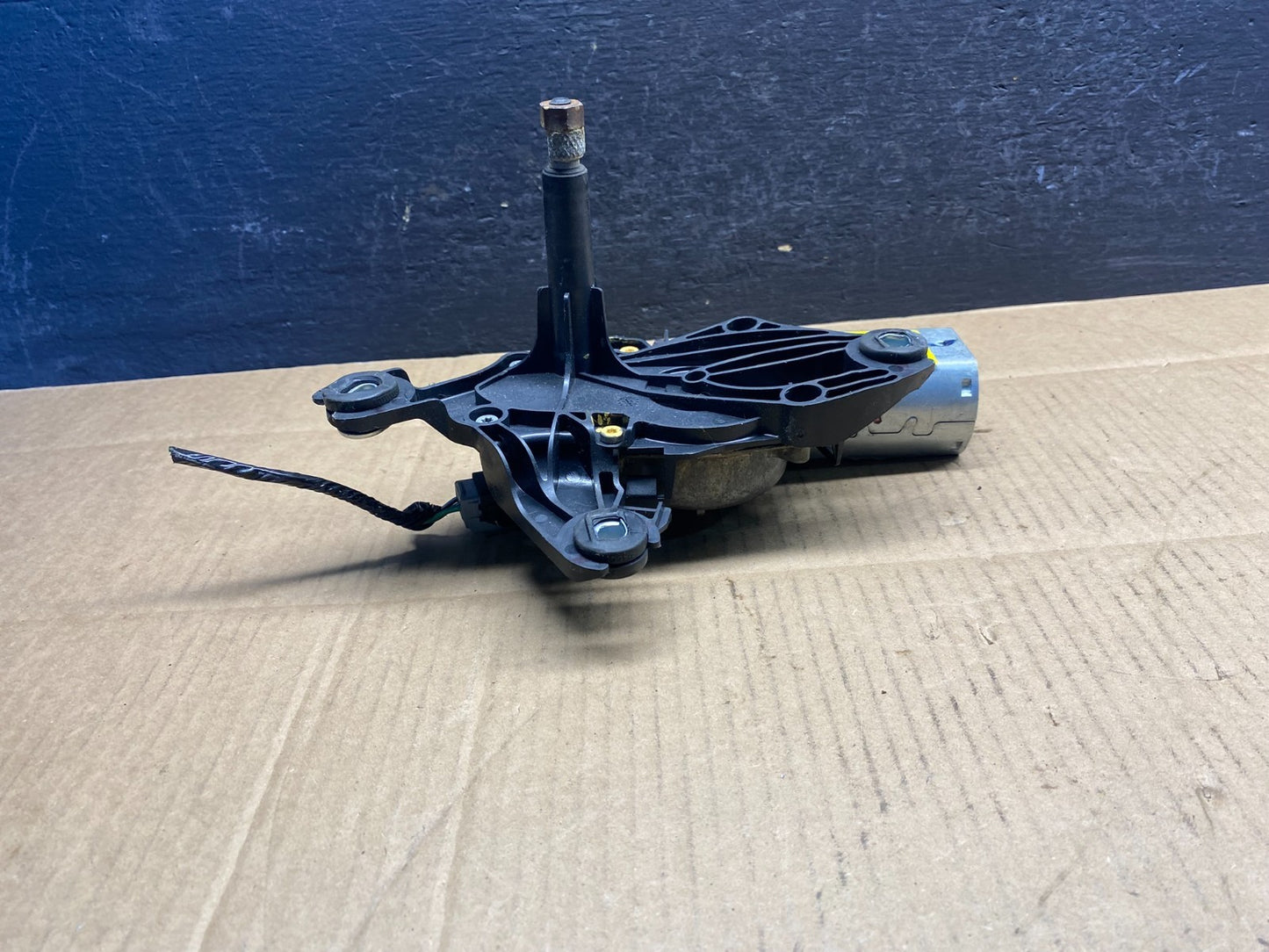 2013 to 2019 Ford Escape Rear Windshield Wiper Motor AD5023 DG1
