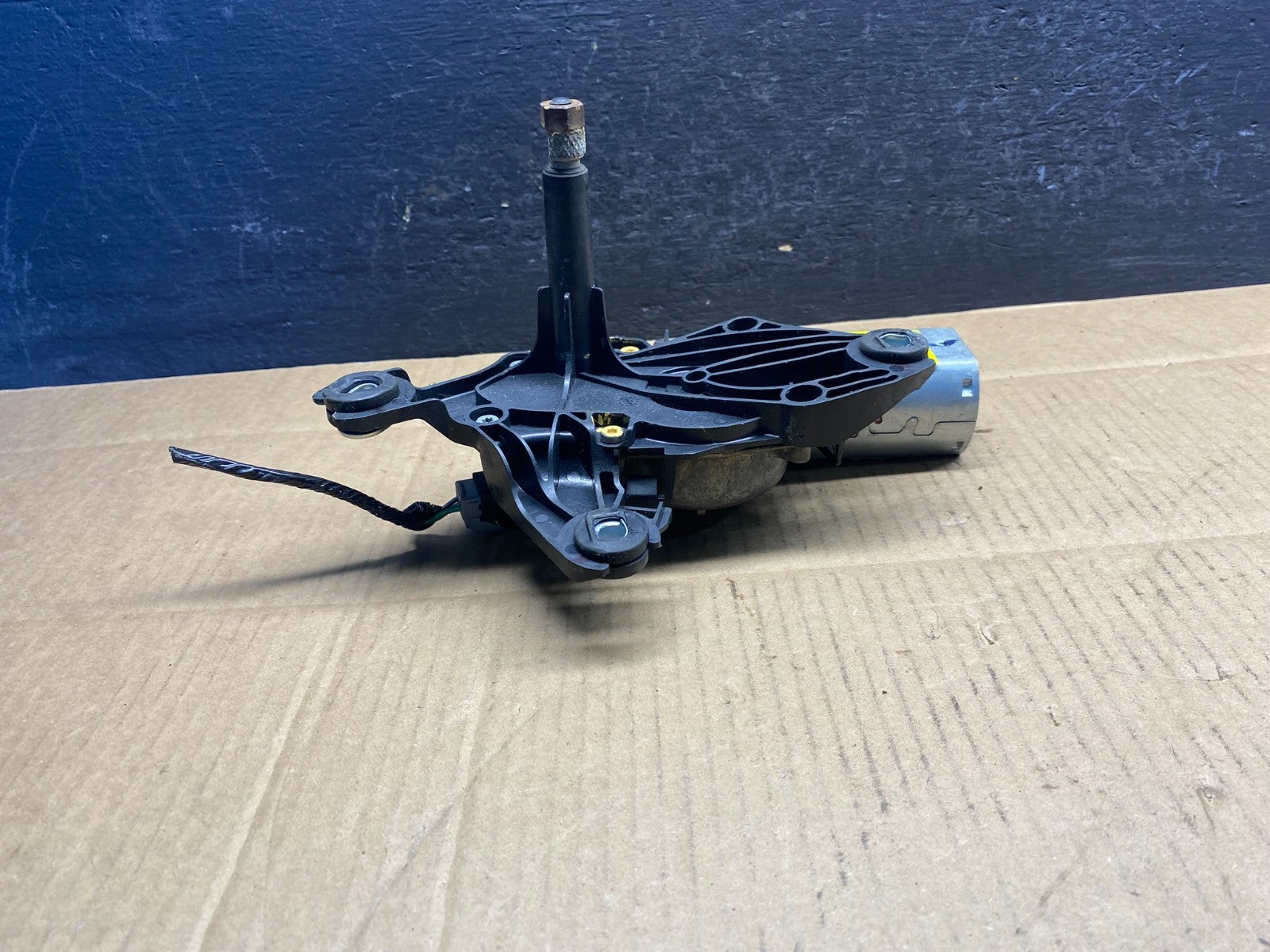 2013 to 2019 Ford Escape Rear Windshield Wiper Motor AD5023 DG1
