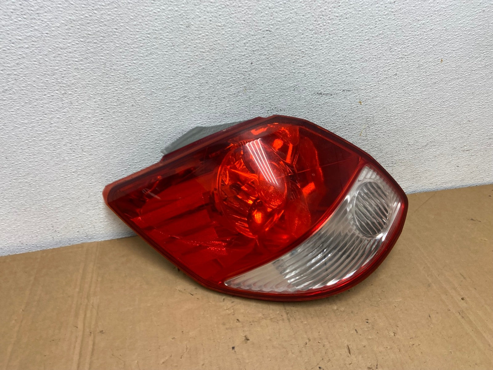 2003-2004 Toyota Matrix Left Driver LH Side Tail Light AD2782 LK2