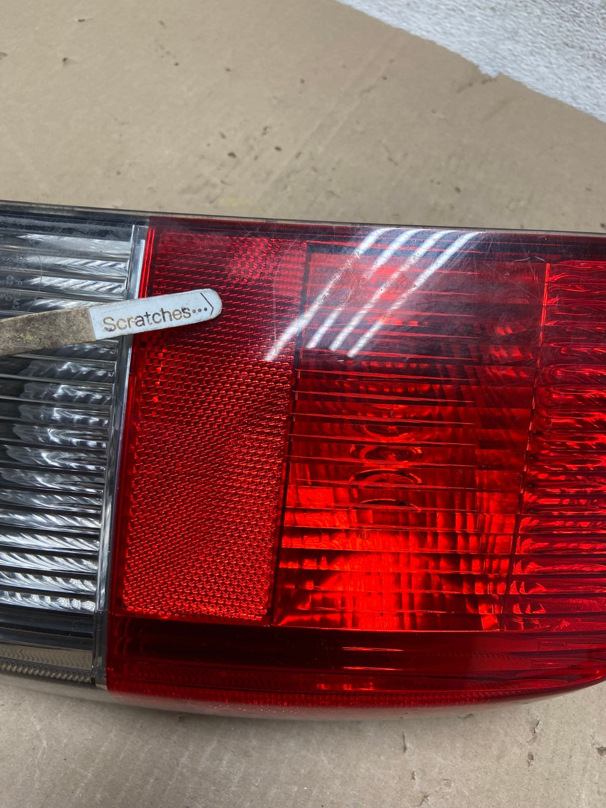 2001 - 2004 Volvo XC70 V70 Right Passenger Side LH Tail Light AG6946 LK3