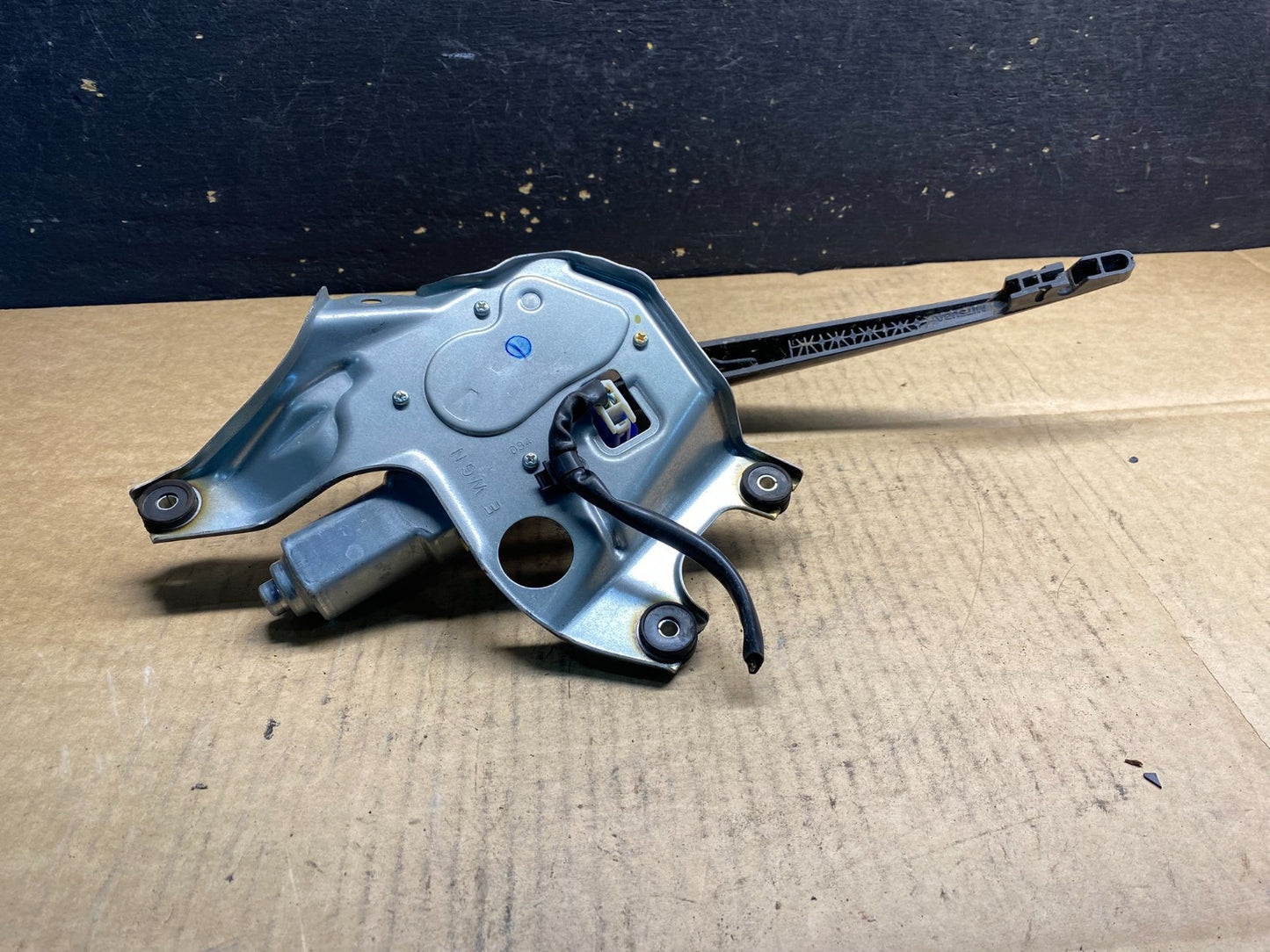 2010 to 2014 Subaru Legacy Outback Rear Wiper Motor AB39715