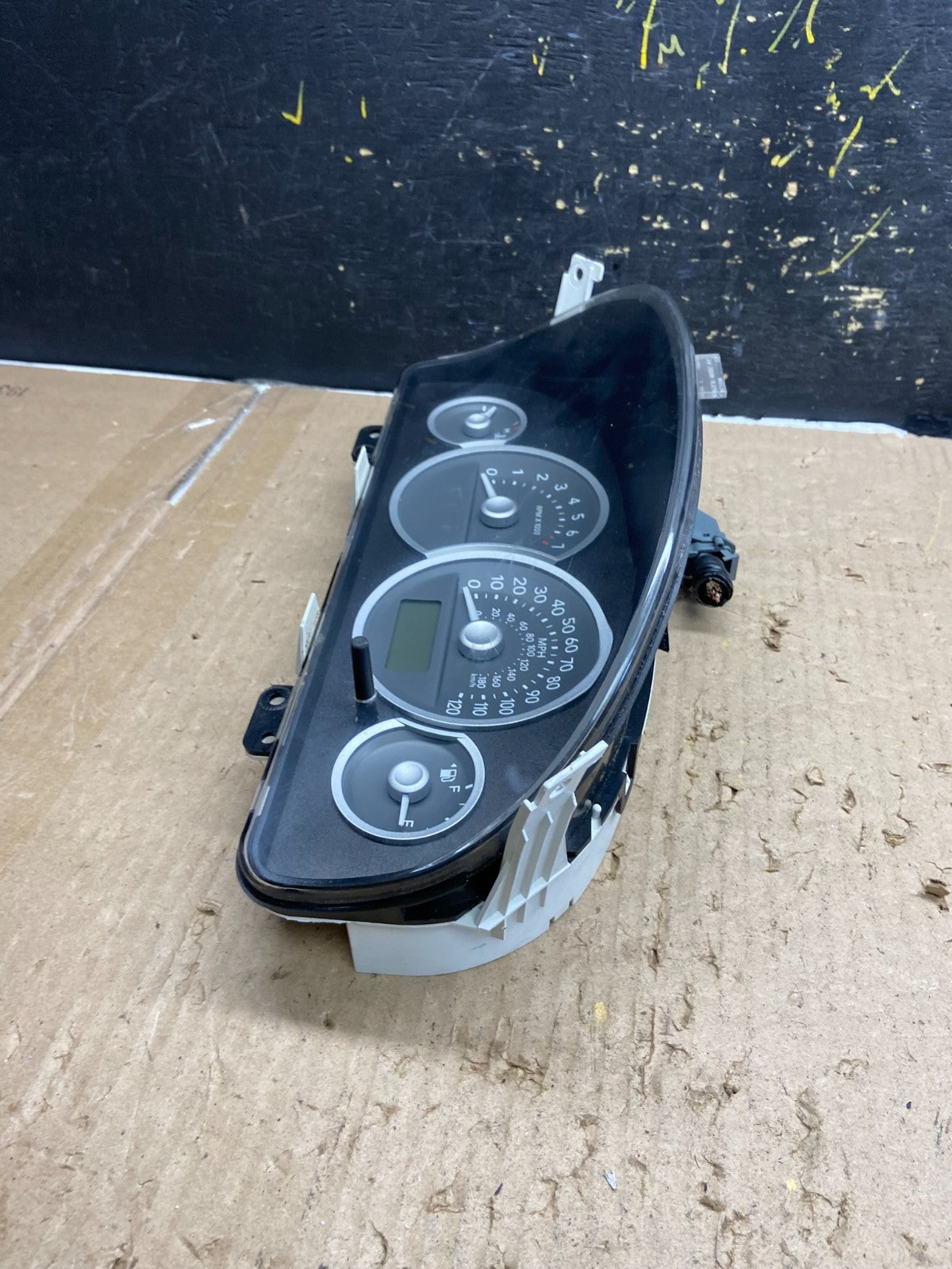 2005 to 2006 Mazda Tribute Speedometer Cluster ab5562 DG2