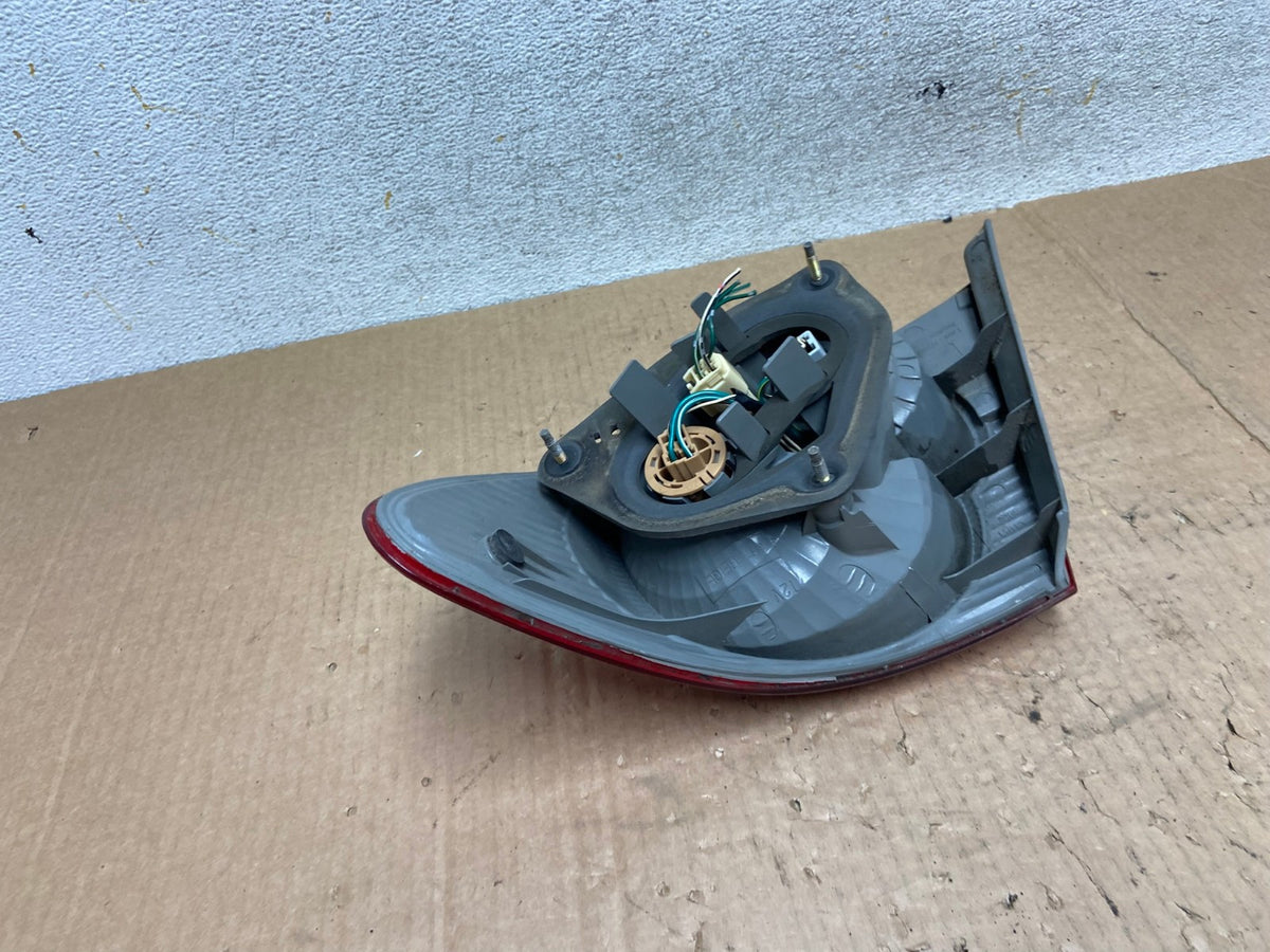 2003 to 2005 Toyota Corolla Left Driver Lh Side Tail Light AI5558 LK4