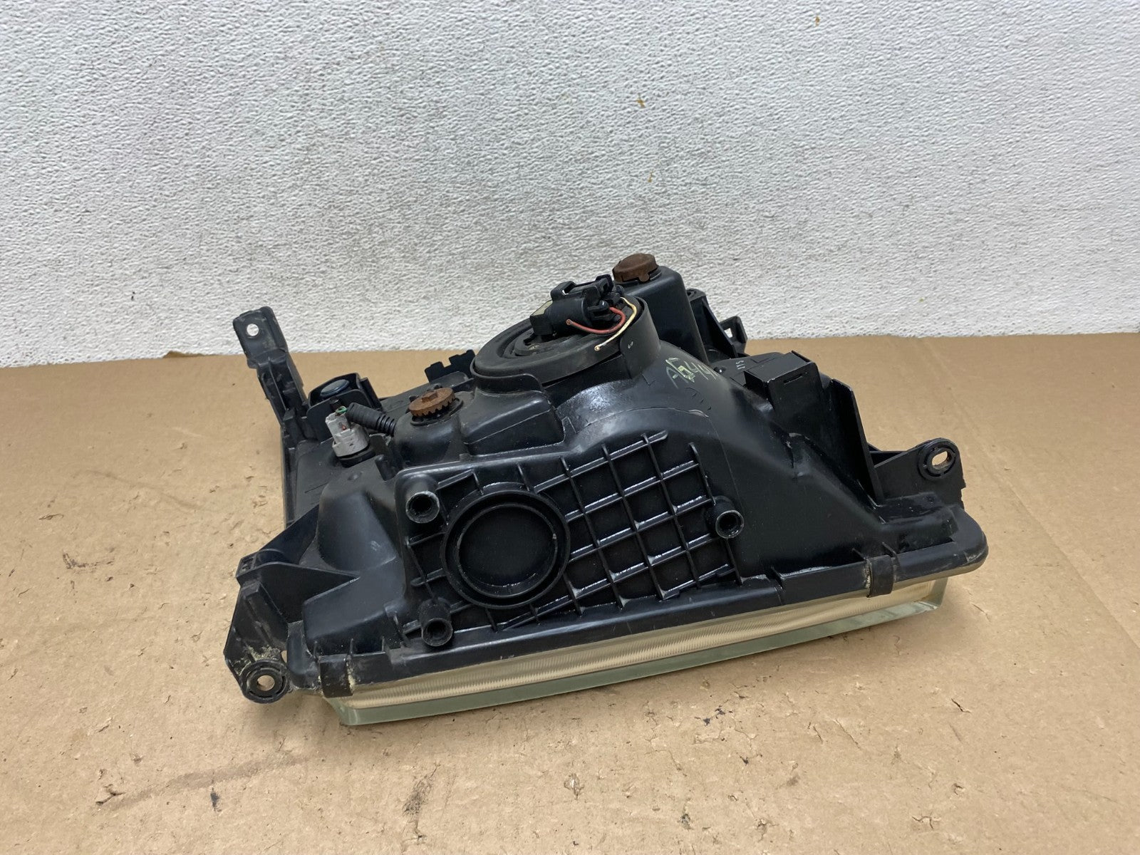1998 to 2005 Toyota Land Cruiser Left Driver LH Headlight Halogen AG4414 DG6