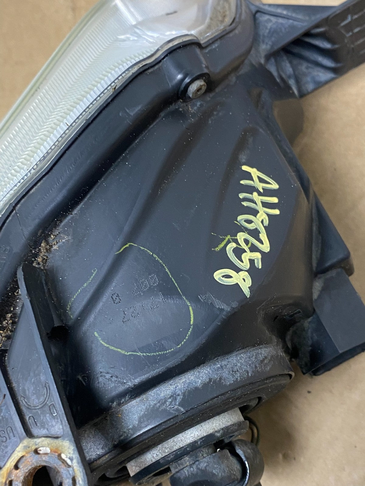 2010 2011 2012 Subaru Legacy Outback Left Driver Halogen Headlight AH8258 DW8